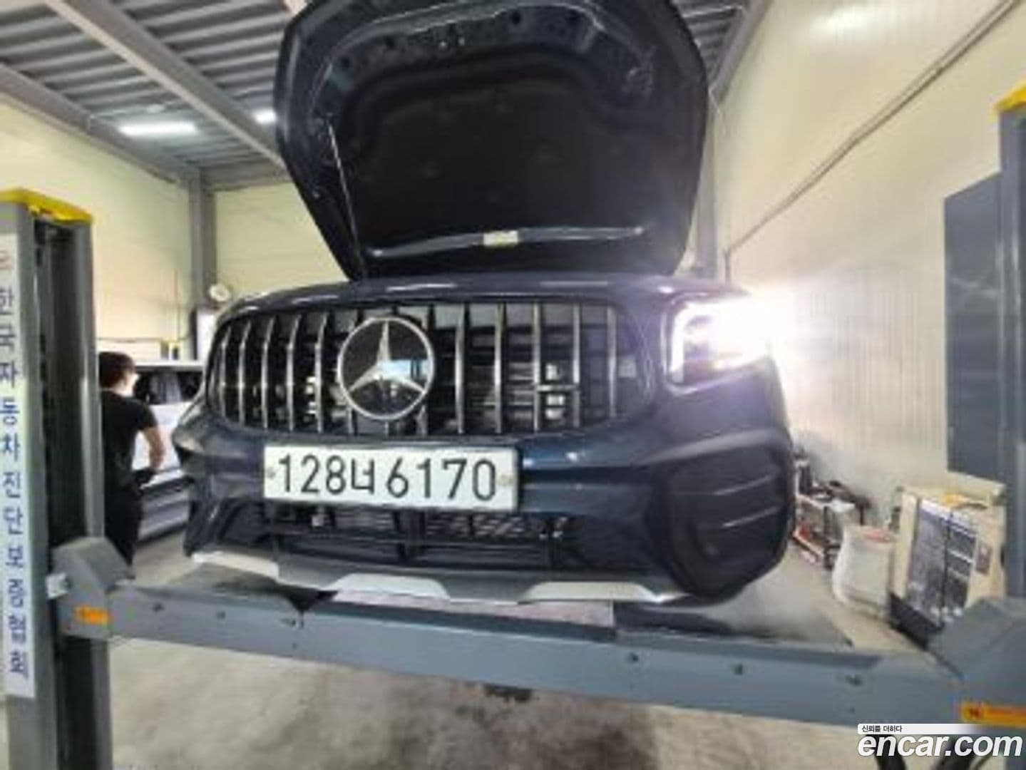 Main__Slider__Photo:GLB-Class Mercedes-Benz 2022.10-0