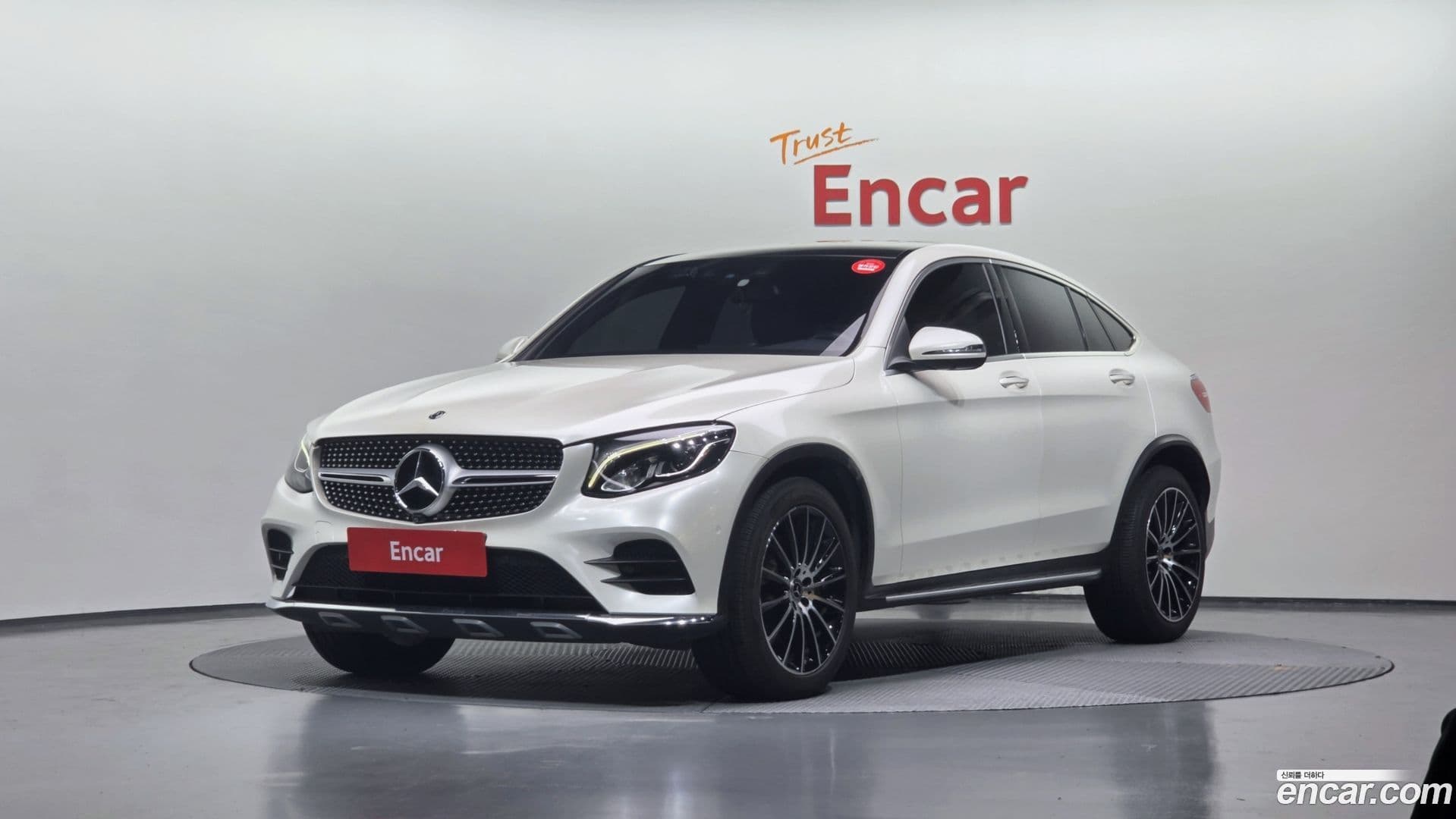 Main__Slider__Photo:GLC-Class Mercedes-Benz 2017.6-0