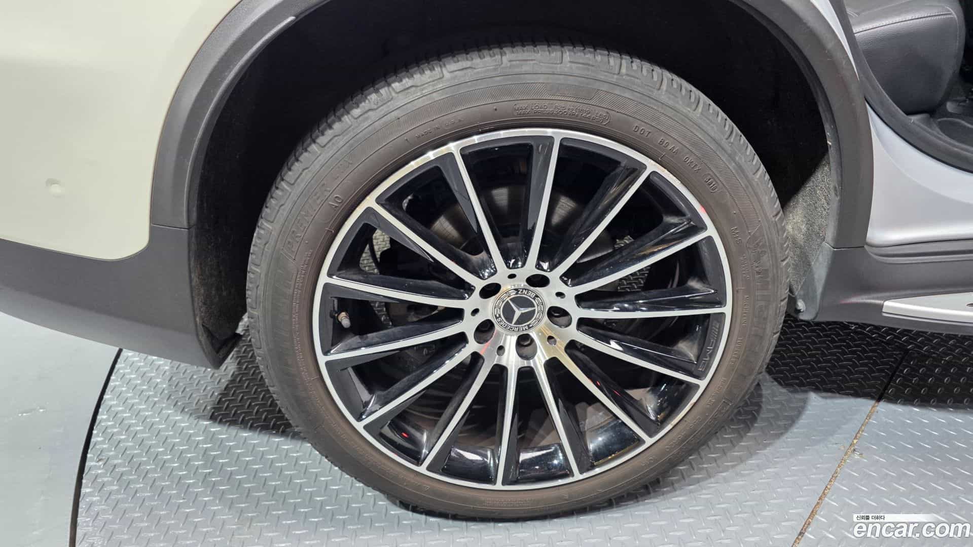 GLC-Class Mercedes-Benz 2017.6-OUTER-005
