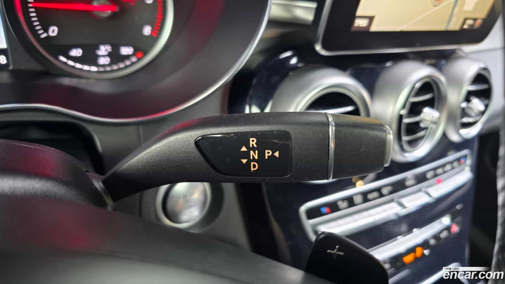 GLC-Class Mercedes-Benz 2017.6-INNER-009