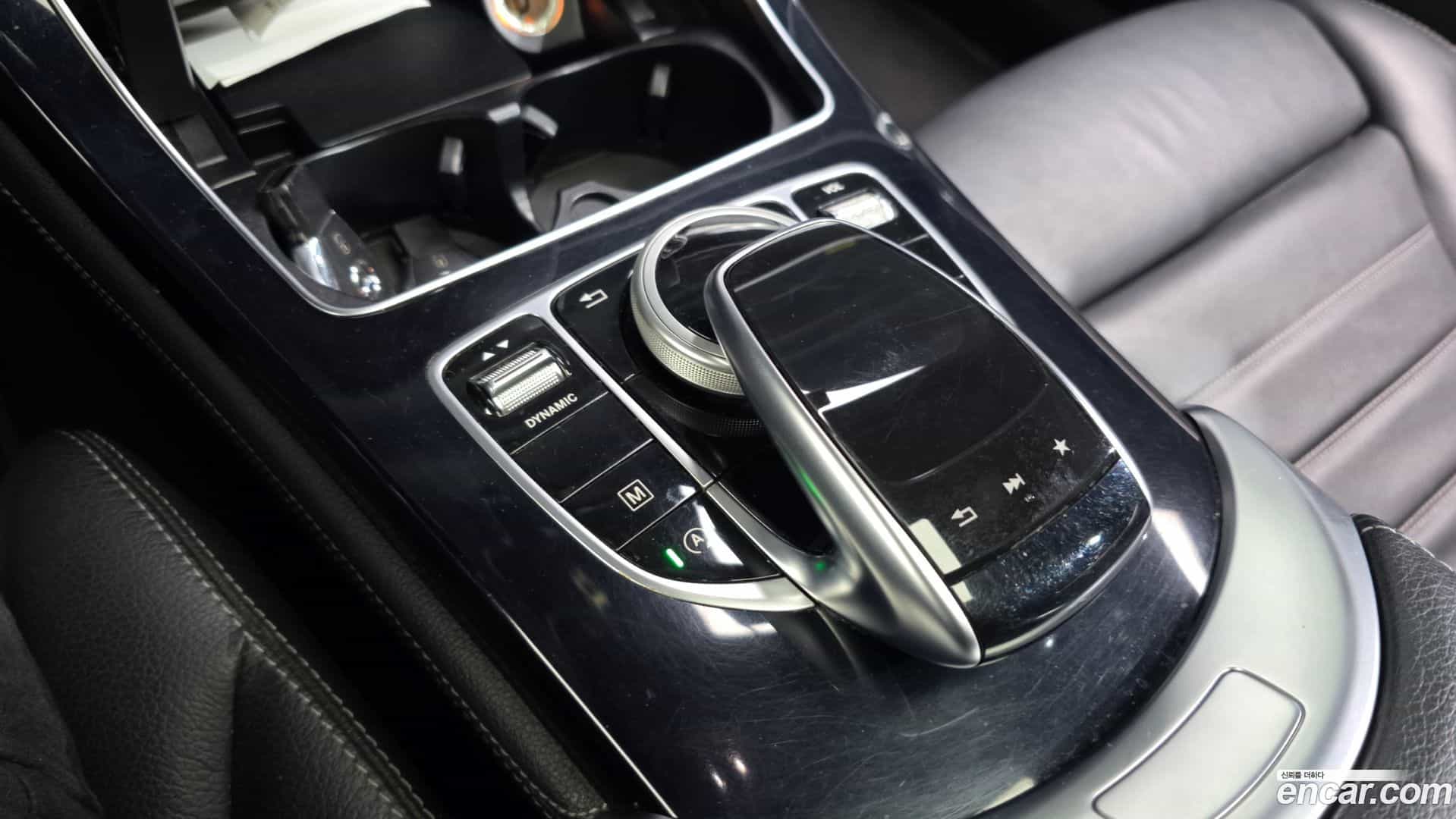 GLC-Class Mercedes-Benz 2017.6-OPTION-021