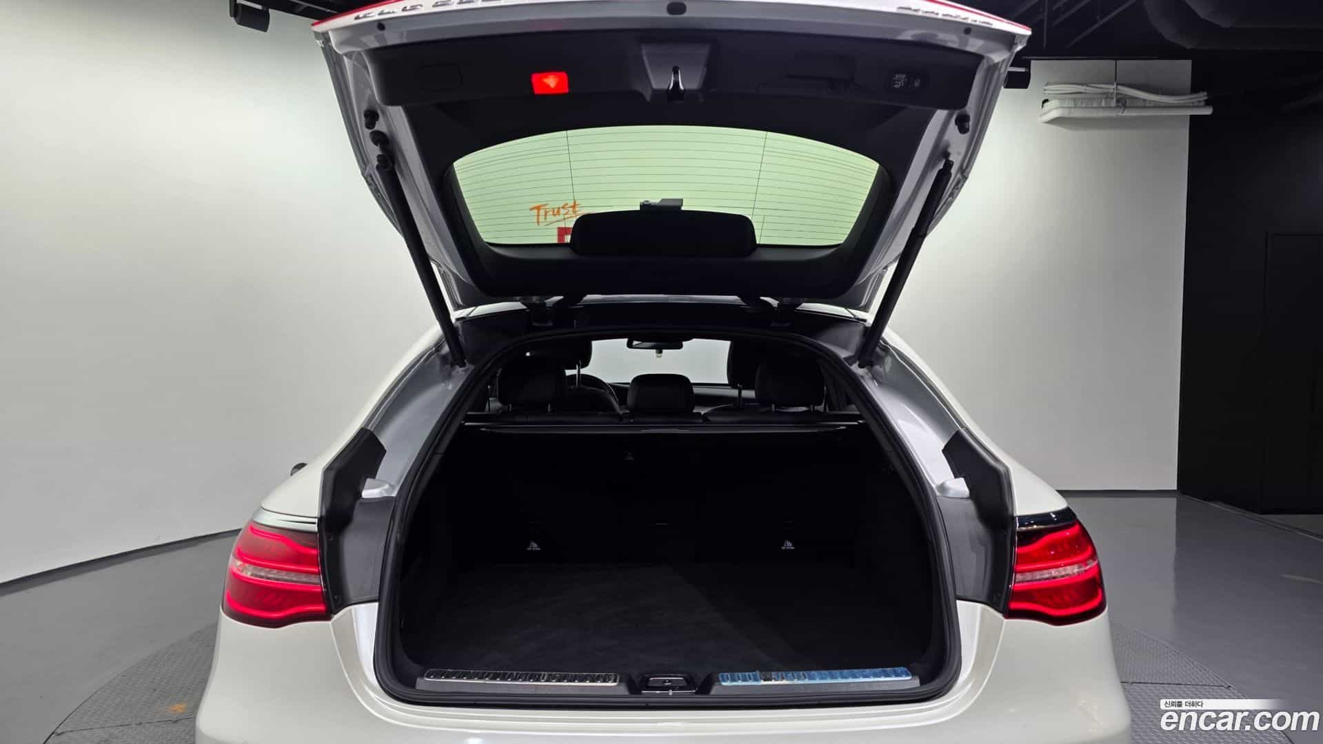 GLC-Class Mercedes-Benz 2017.6-OPTION-024