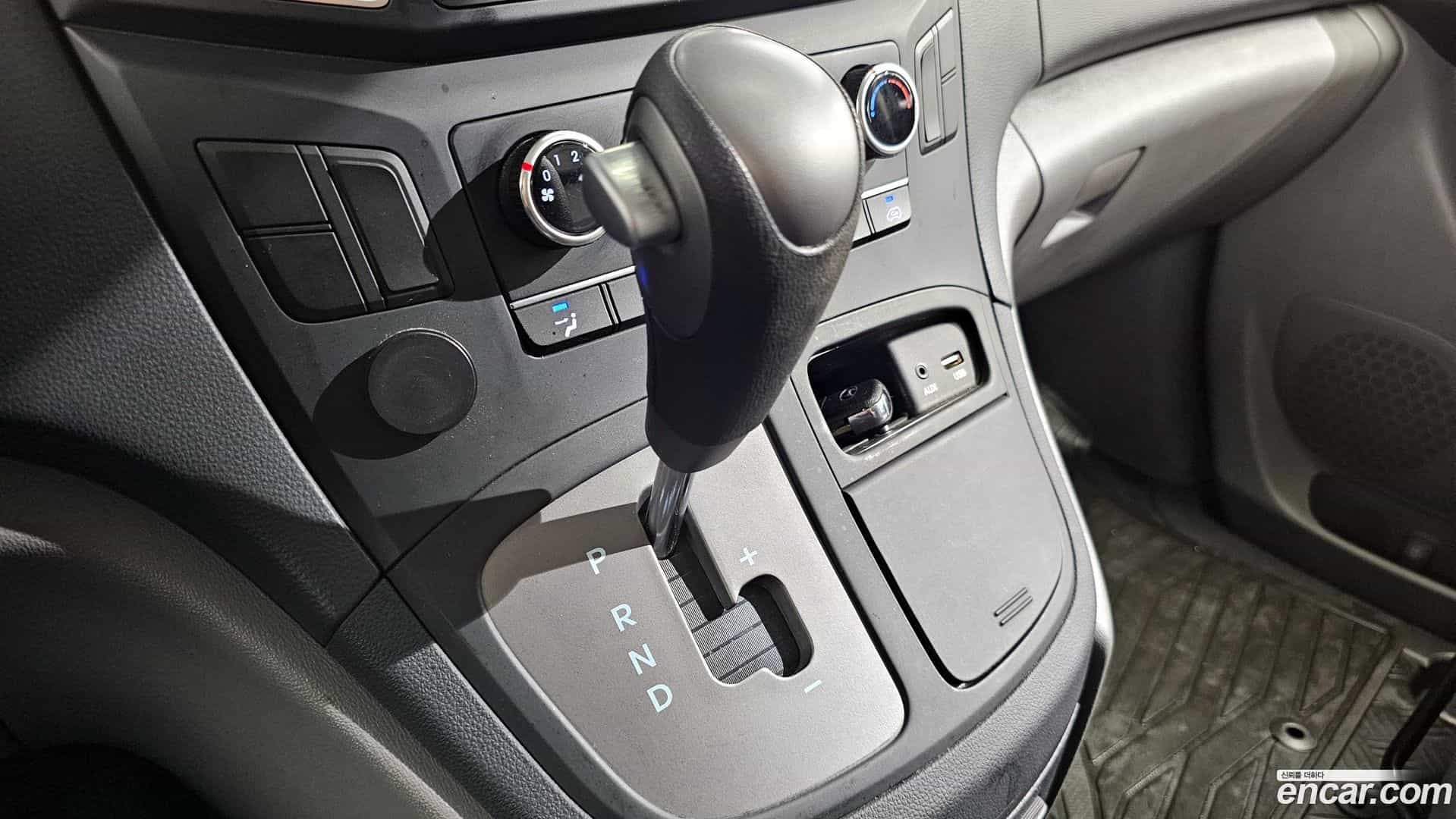 Starex Hyundai 2021.2-INNER-009
