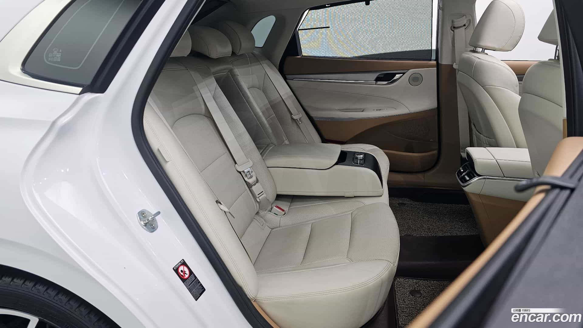 Grandeur Hyundai 2021.4-OPTION-015