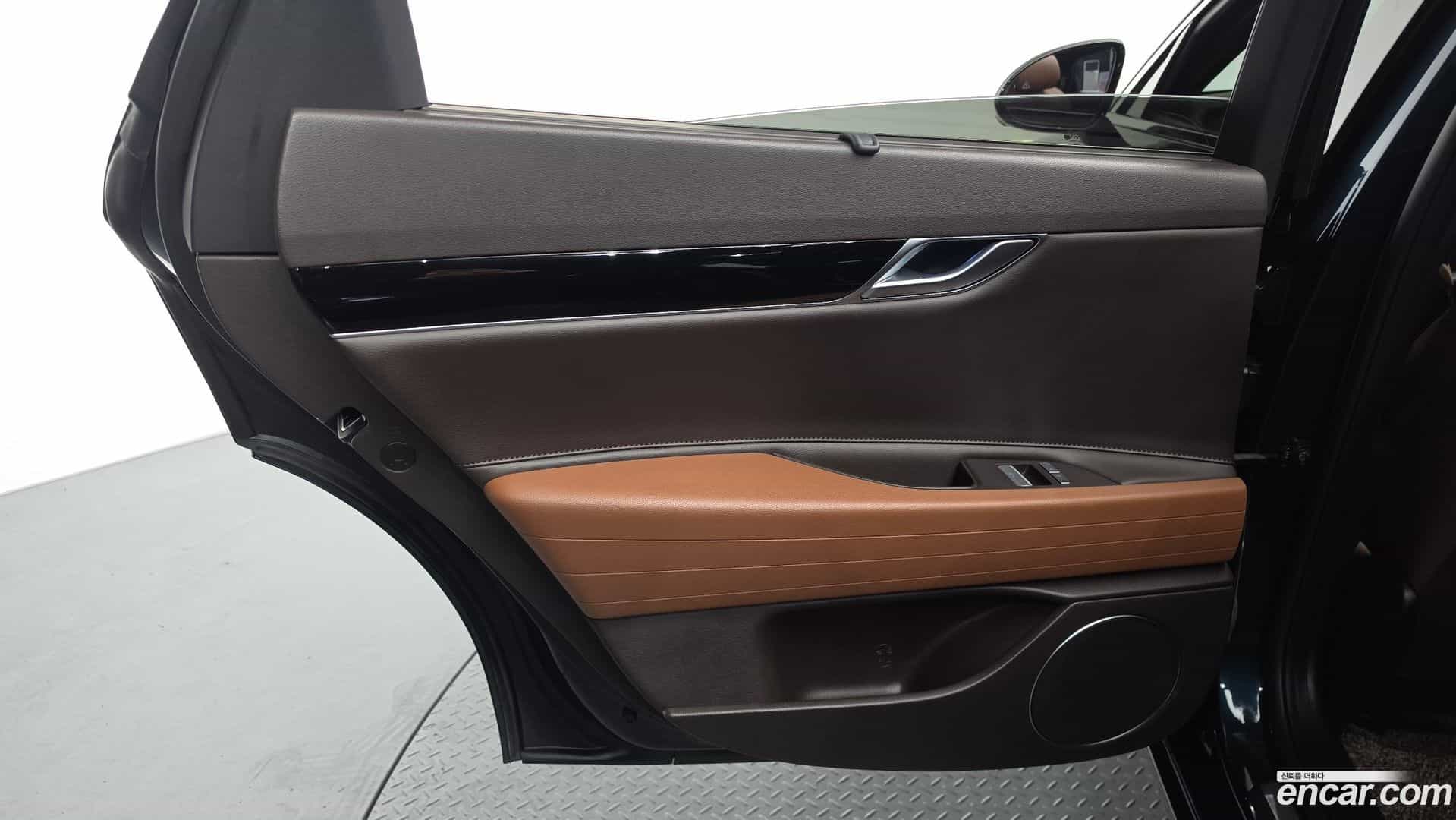 G80 Genesis 2023.7-INNER-035