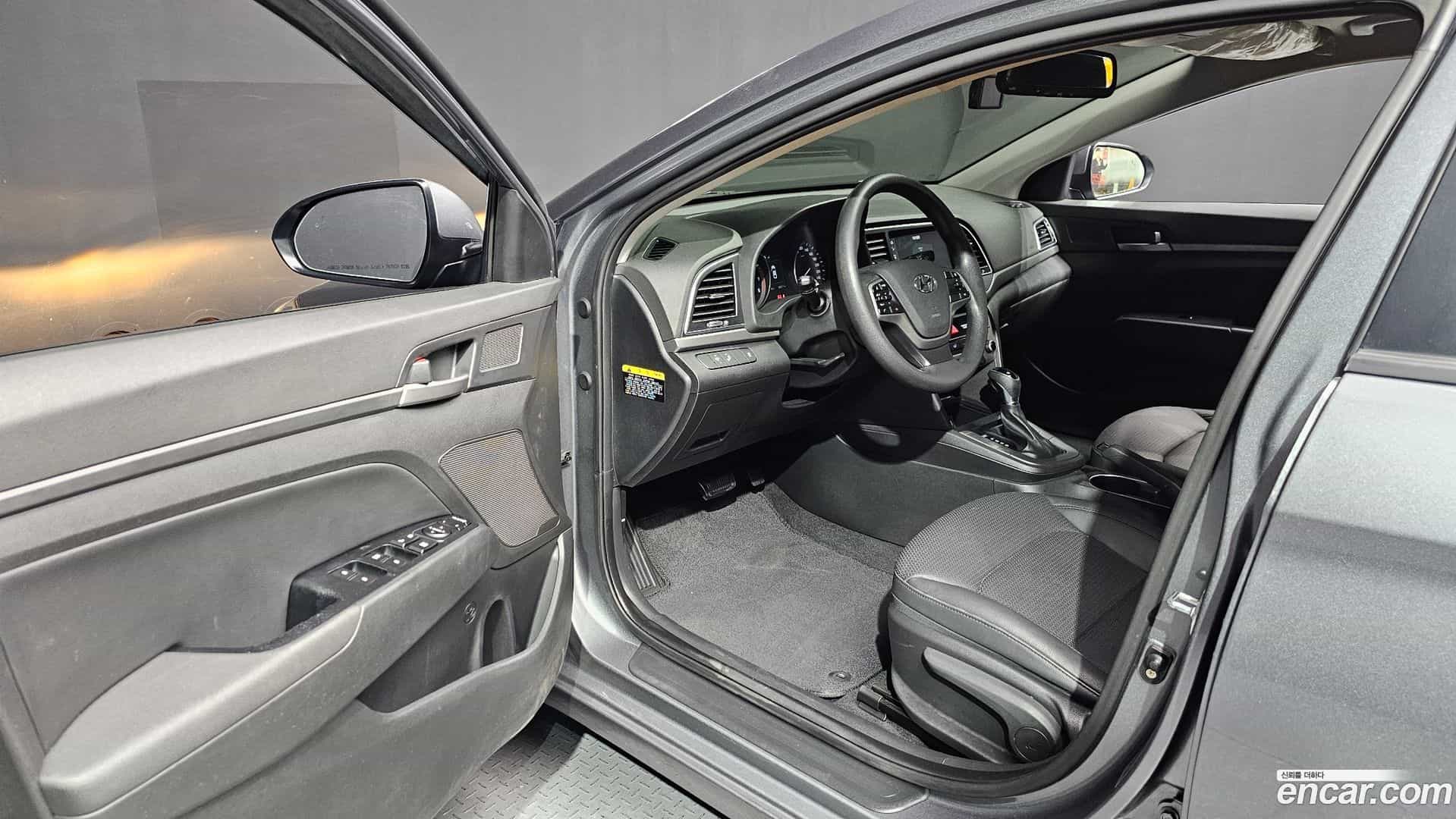 AVANTE Hyundai 2017.11-INNER-010