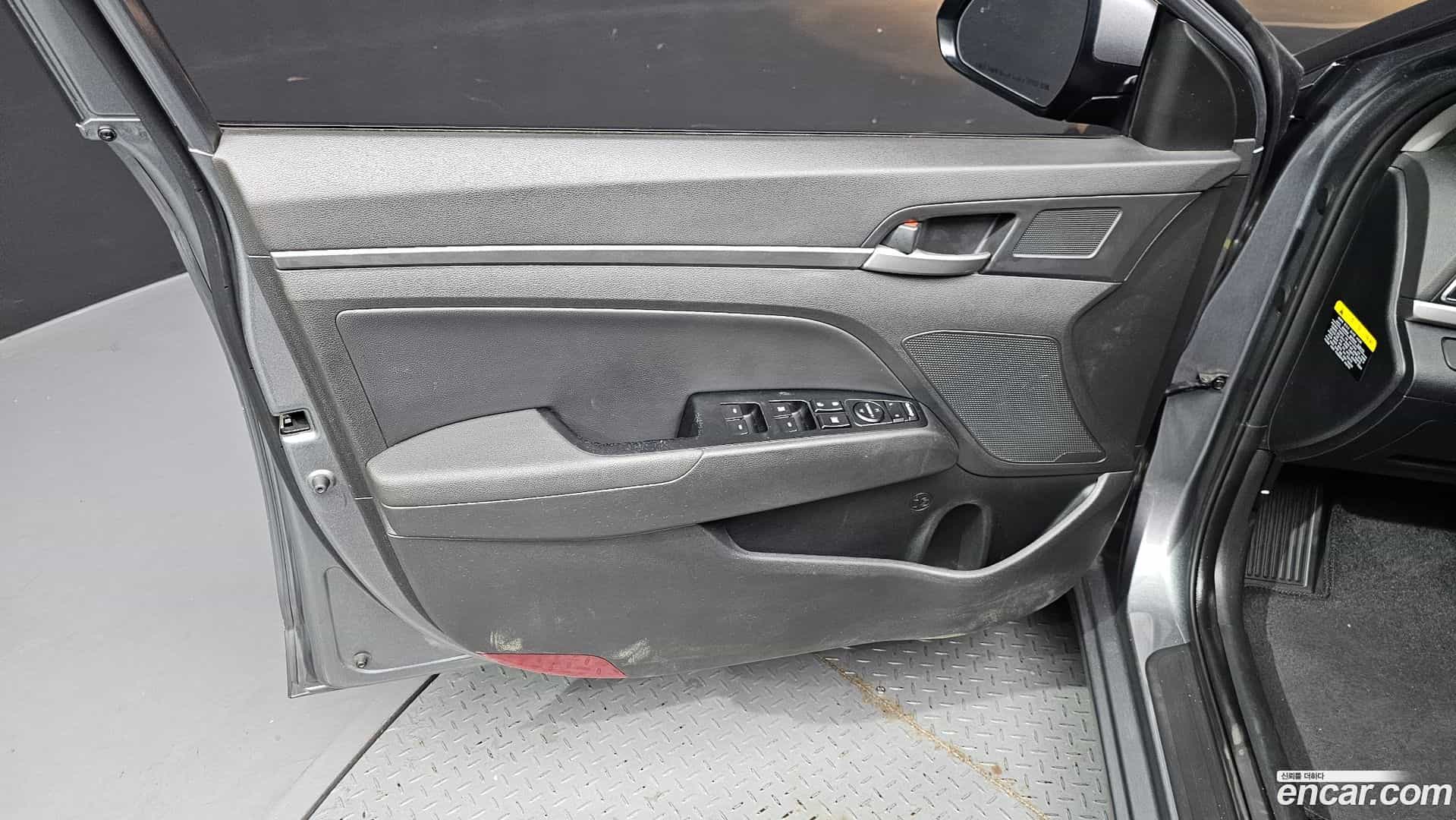 AVANTE Hyundai 2017.11-INNER-034