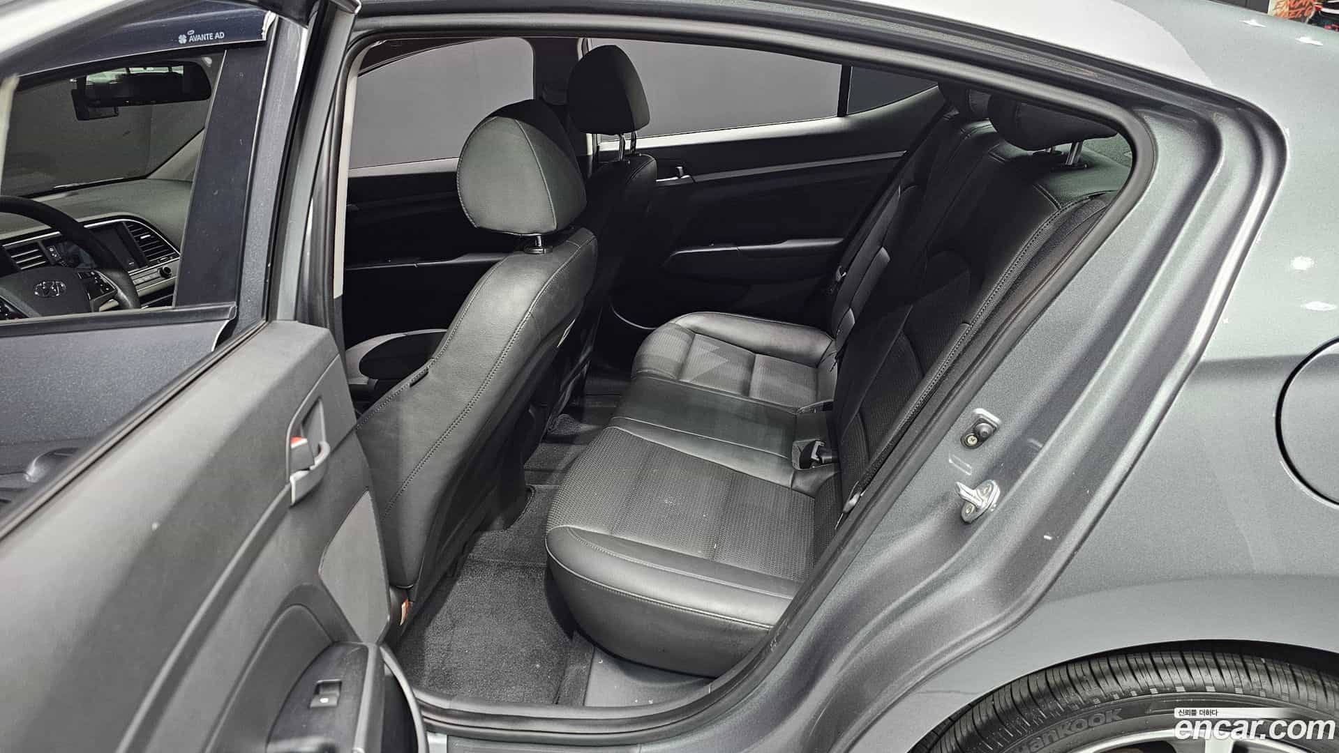 AVANTE Hyundai 2017.11-INNER-036