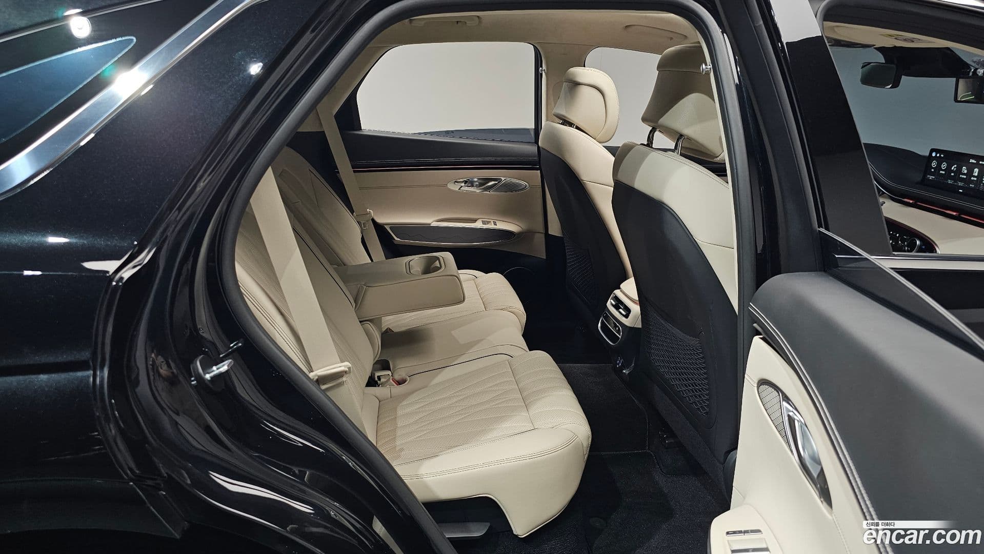 Main__Slider__Photo:GV70 Genesis 2023.5-11