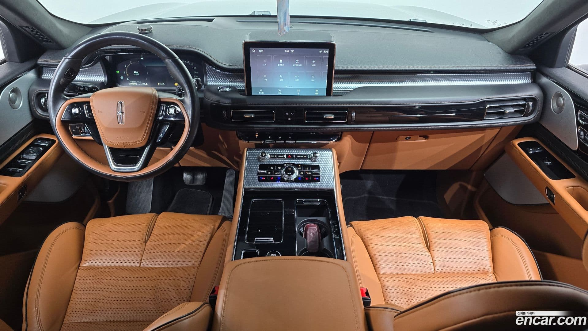 Main__Slider__Photo:Aviator Lincoln 2021.4-6