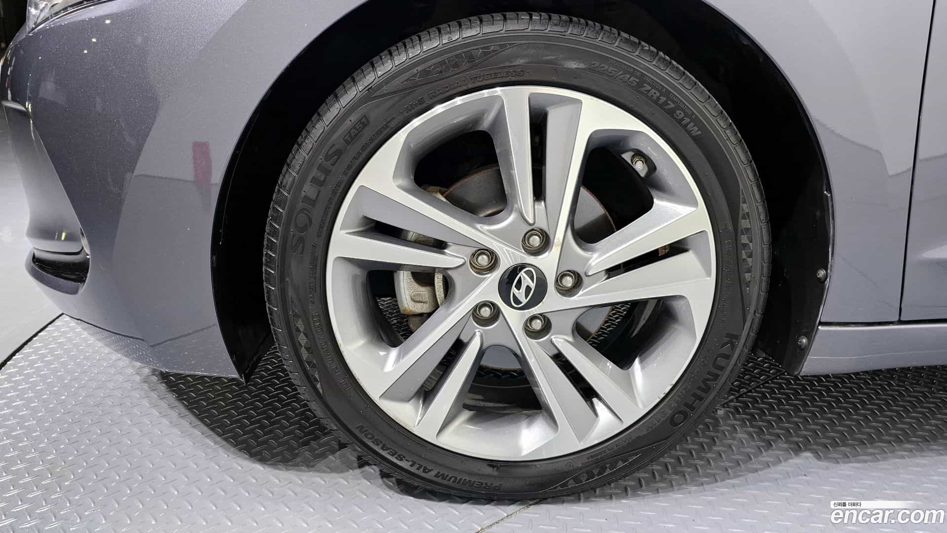 AVANTE Hyundai 2017.5-OUTER-005