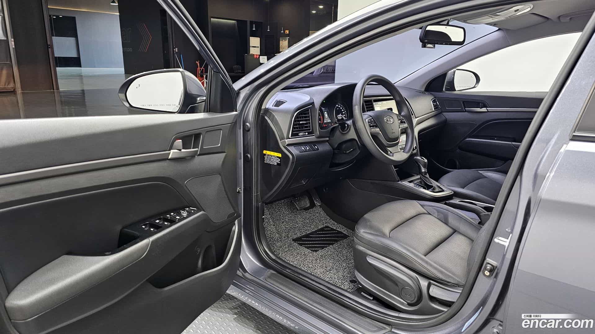 AVANTE Hyundai 2017.5-INNER-010