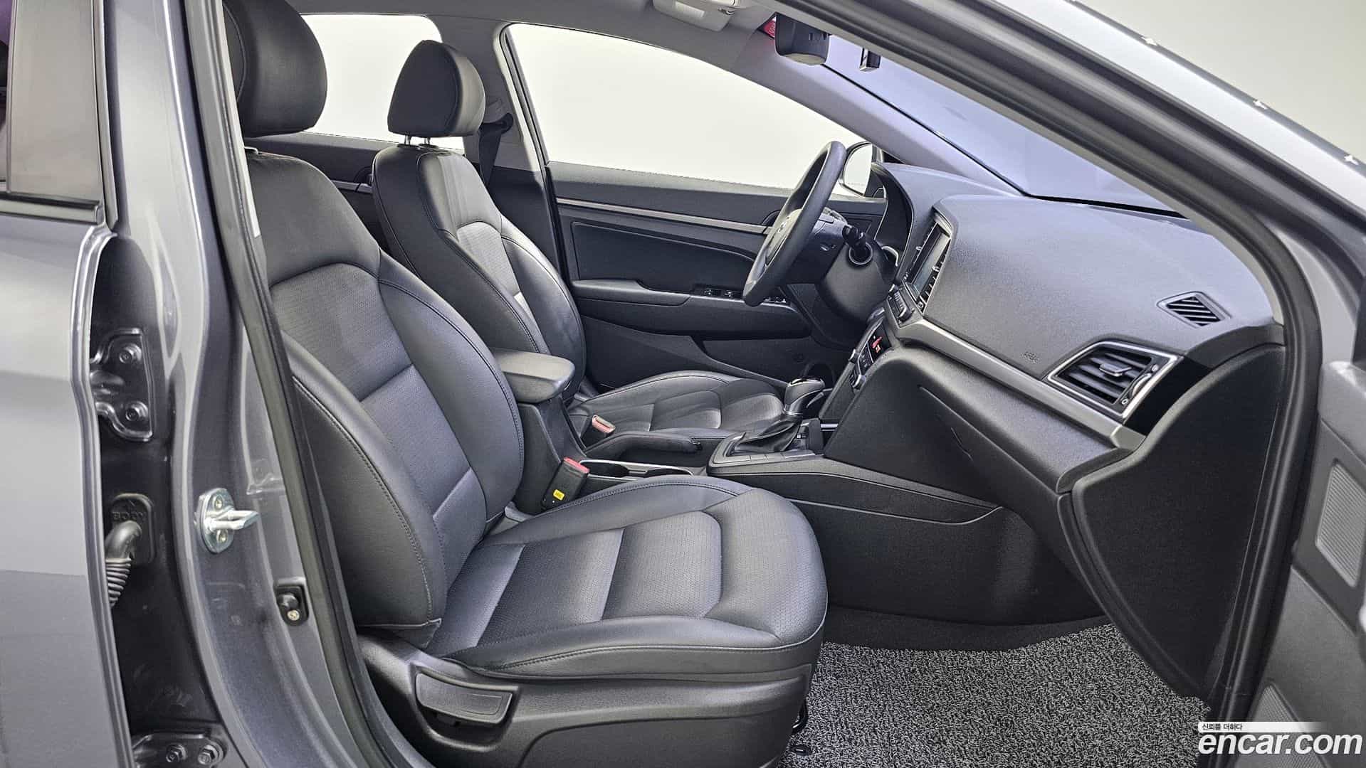 AVANTE Hyundai 2017.5-OPTION-015