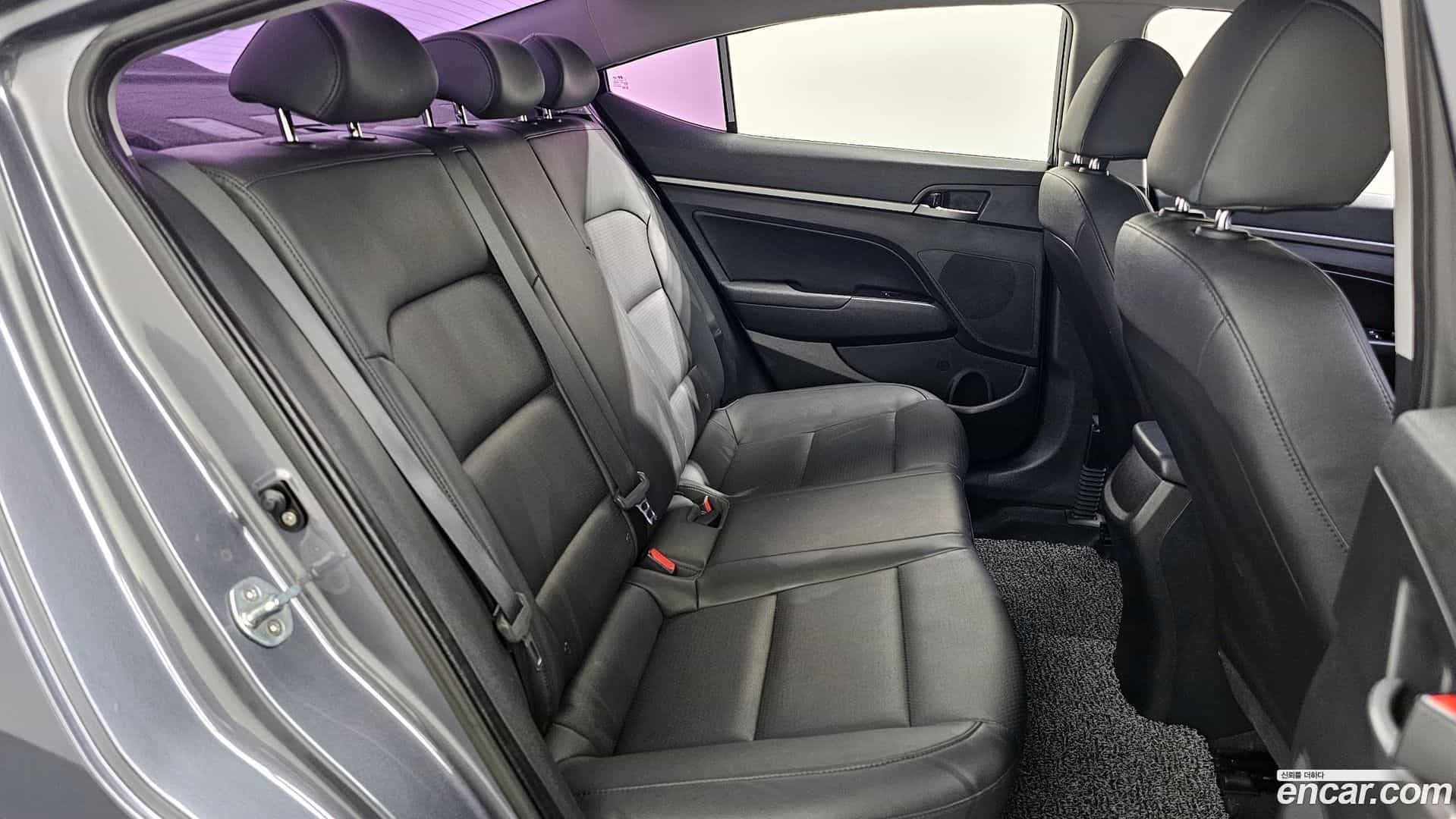 AVANTE Hyundai 2017.5-OPTION-016
