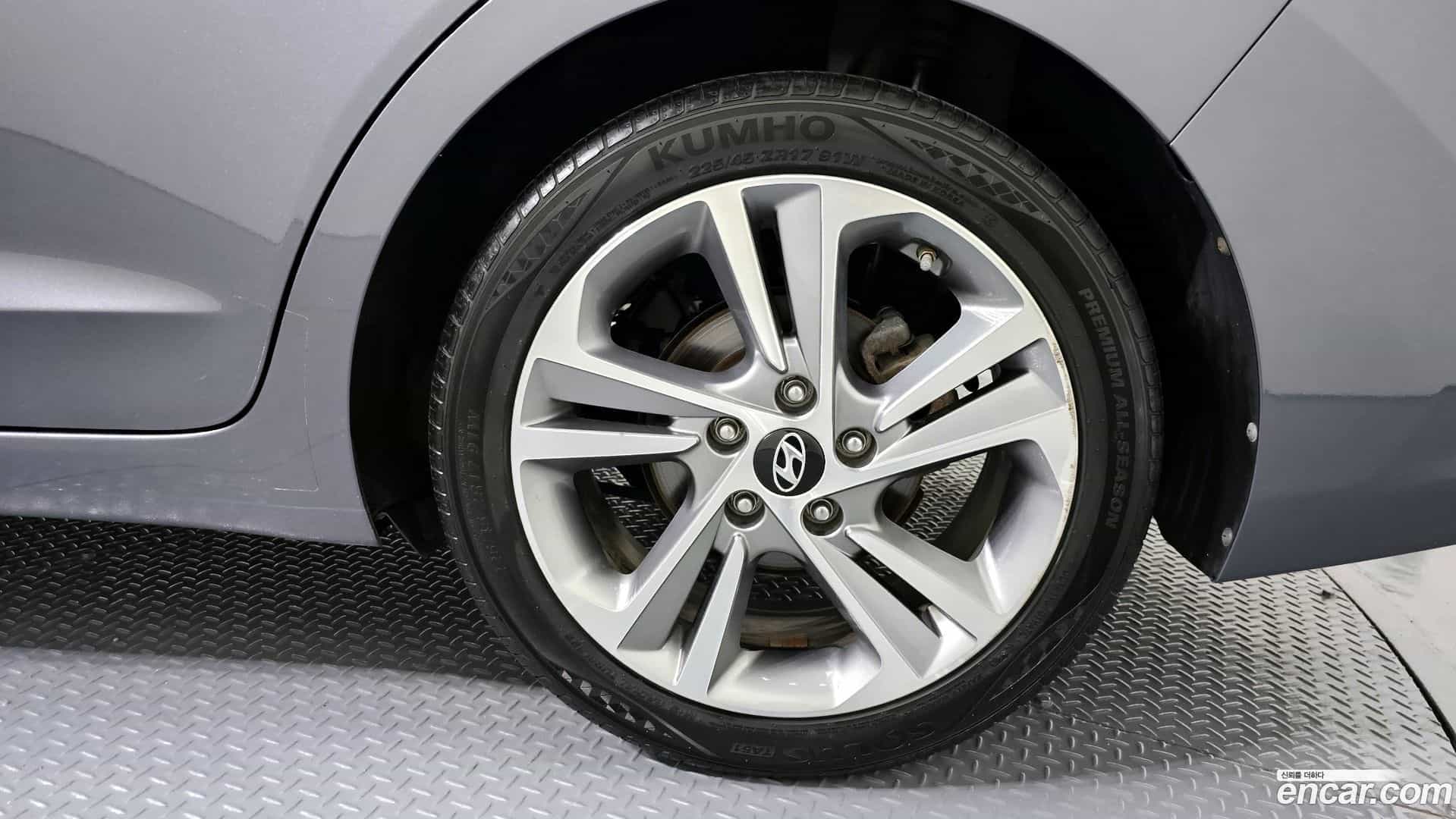 AVANTE Hyundai 2017.5-OUTER-031