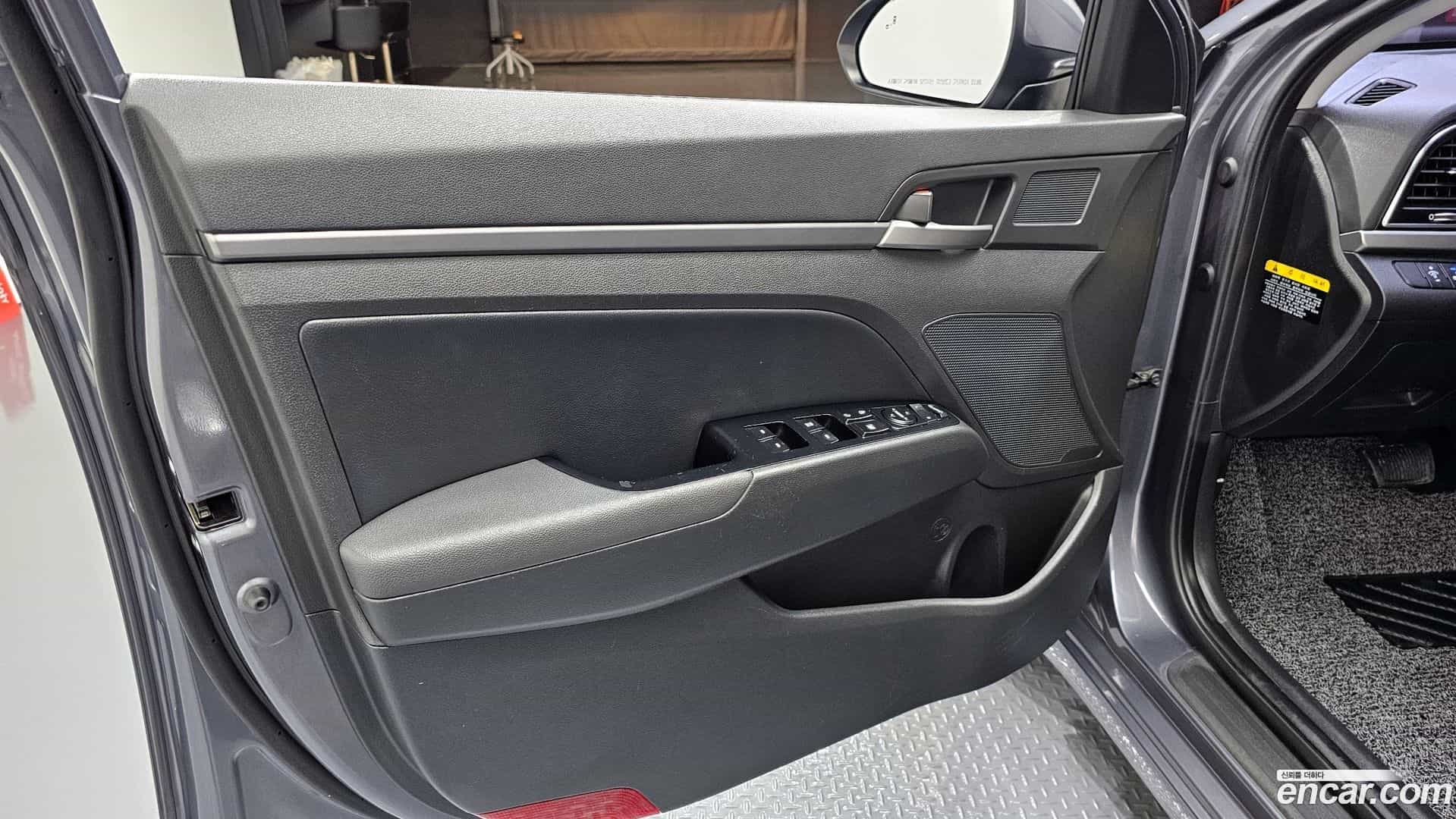 AVANTE Hyundai 2017.5-INNER-034