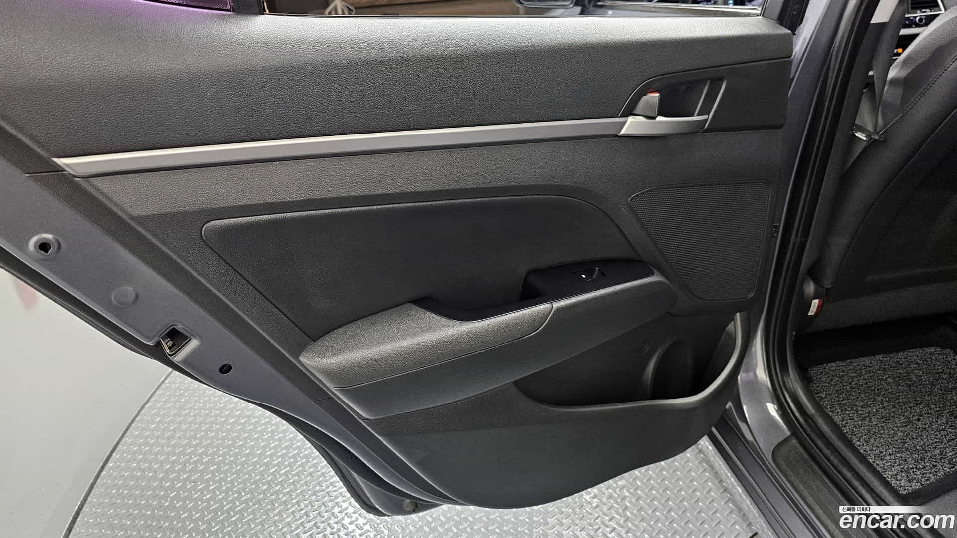 AVANTE Hyundai 2017.5-INNER-035