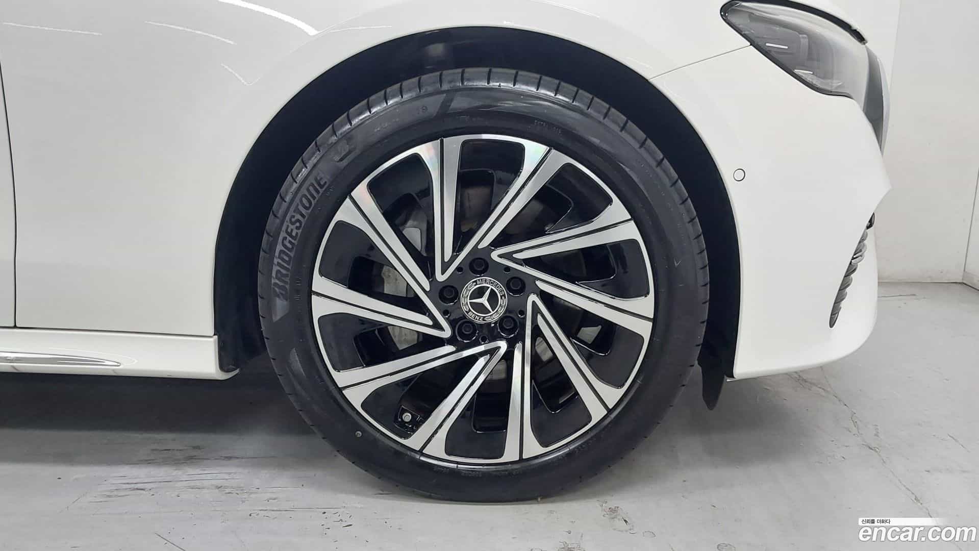 E-Class Mercedes-Benz 2025.8-OUTER-005