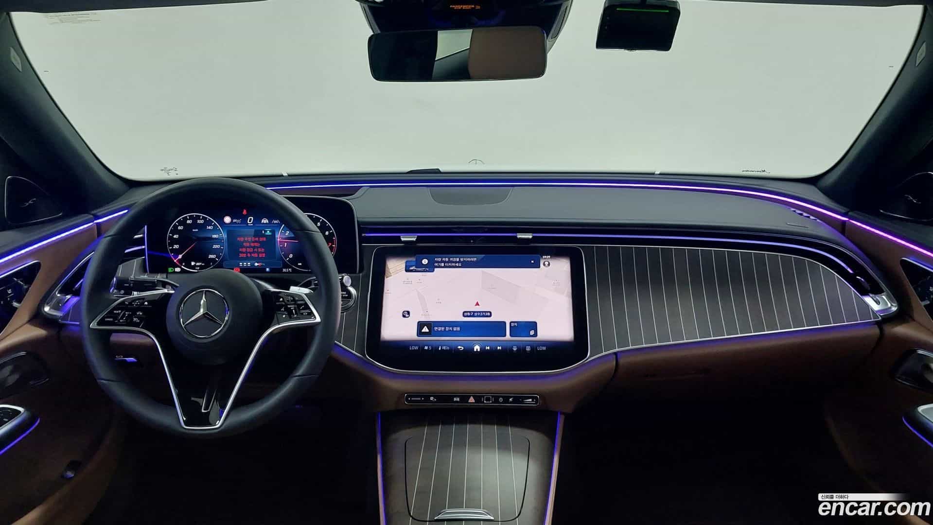 E-Class Mercedes-Benz 2025.8-INNER-007