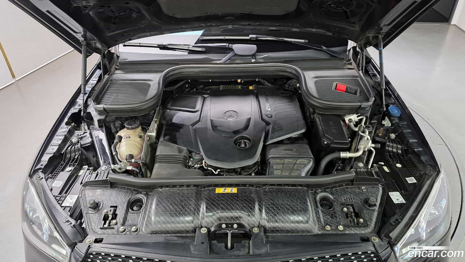 GLE-Class Mercedes-Benz 2022.8-OUTER-006