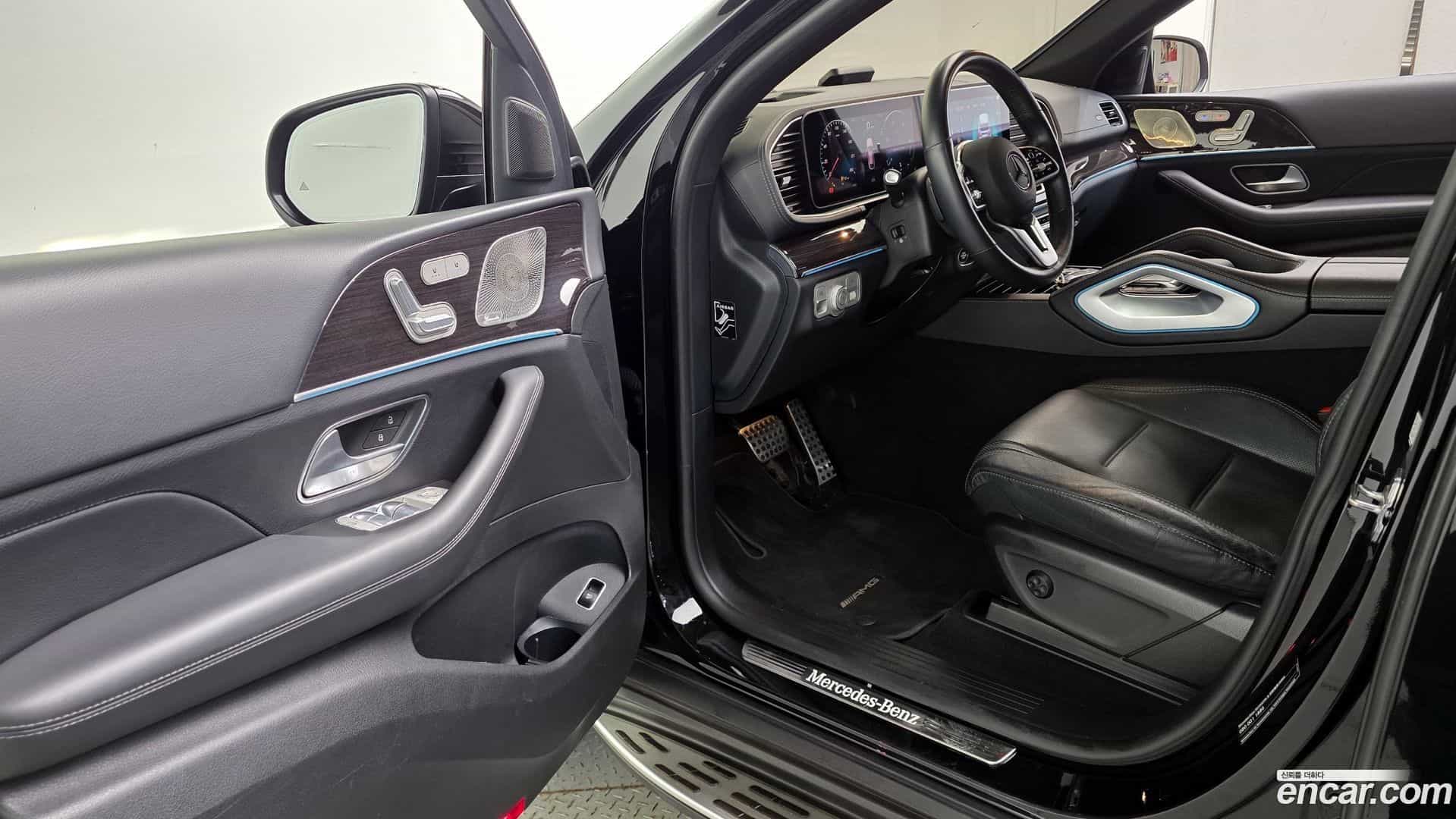 GLE-Class Mercedes-Benz 2022.8-INNER-010