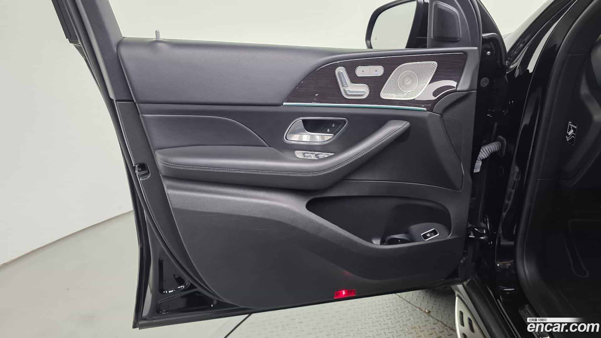 GLE-Class Mercedes-Benz 2022.8-INNER-034