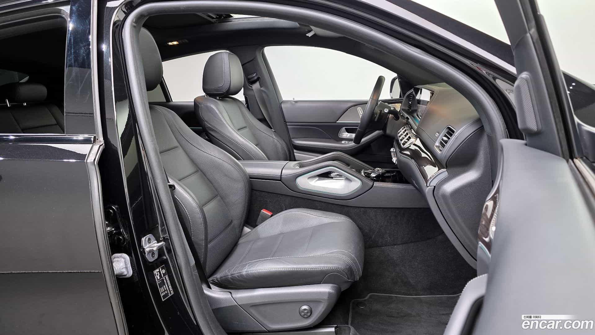 GLE-Class Mercedes-Benz 2022.8-INNER-036