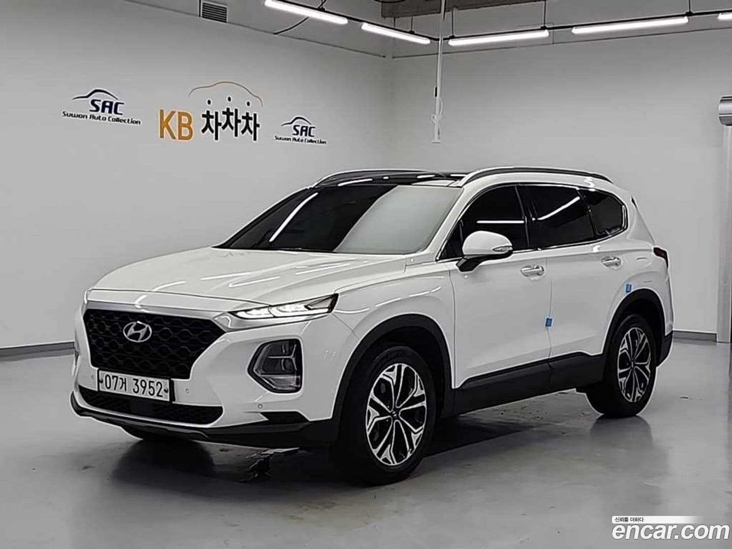 Main__Slider__Photo:Santafe Hyundai 2018.4-0