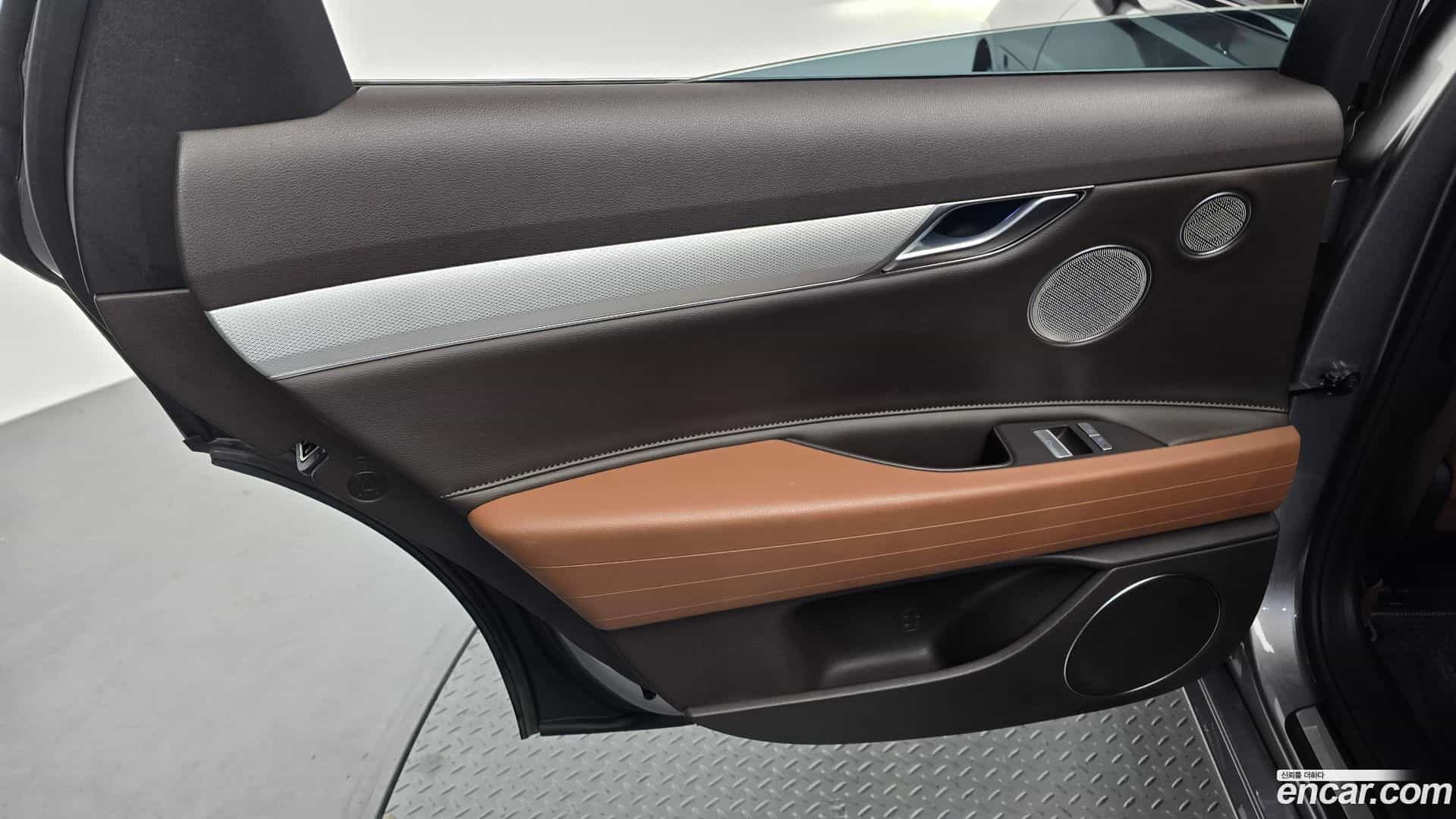 G80 Genesis 2022.4-INNER-035
