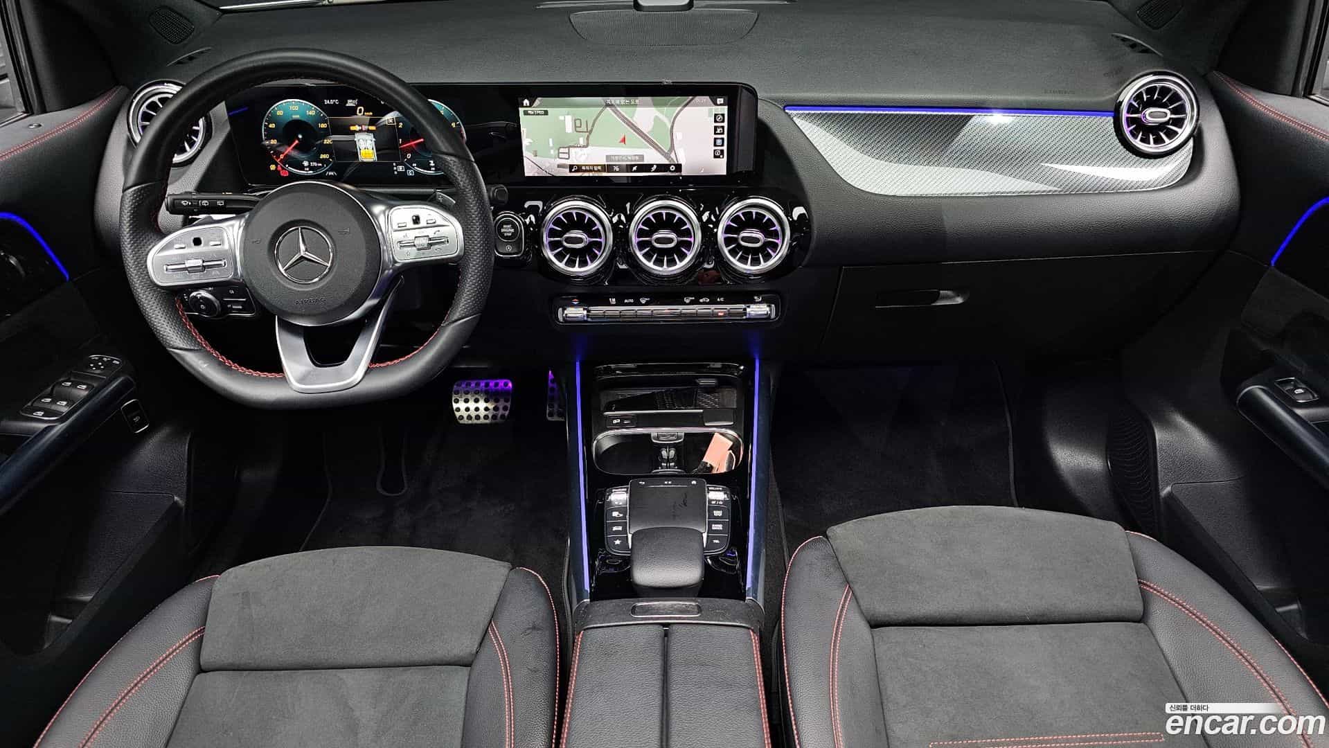 GLA-Class Mercedes-Benz 2020.10-INNER-007