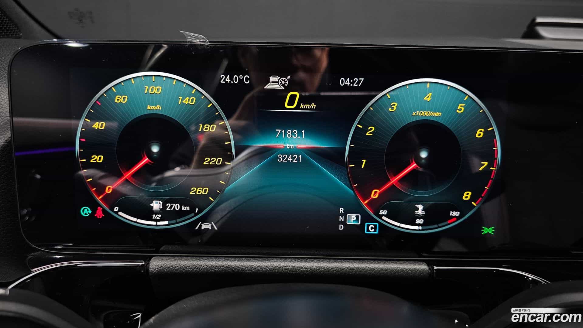 GLA-Class Mercedes-Benz 2020.10-INNER-008