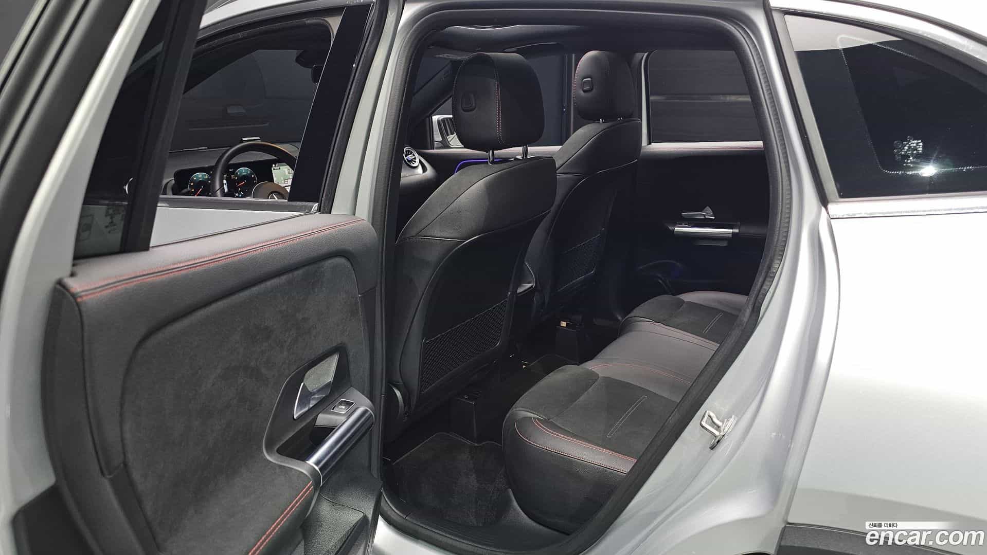 GLA-Class Mercedes-Benz 2020.10-OPTION-016