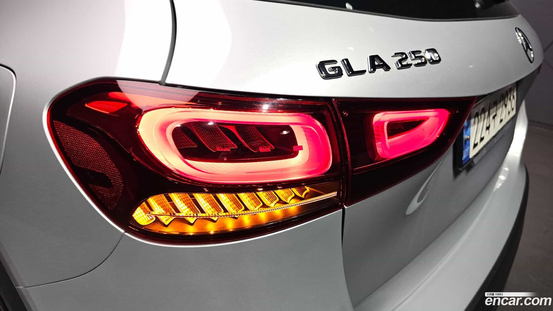 GLA-Class Mercedes-Benz 2020.10-OUTER-033