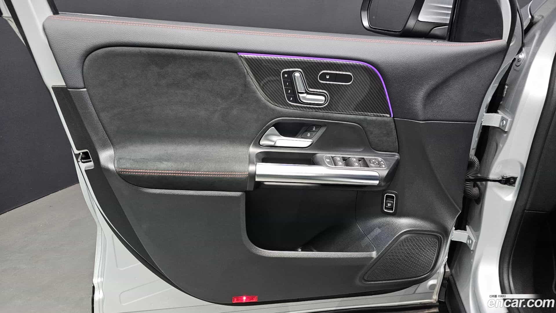 GLA-Class Mercedes-Benz 2020.10-INNER-034