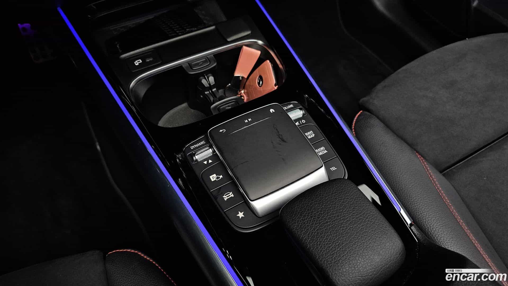 GLA-Class Mercedes-Benz 2020.10-OPTION-040