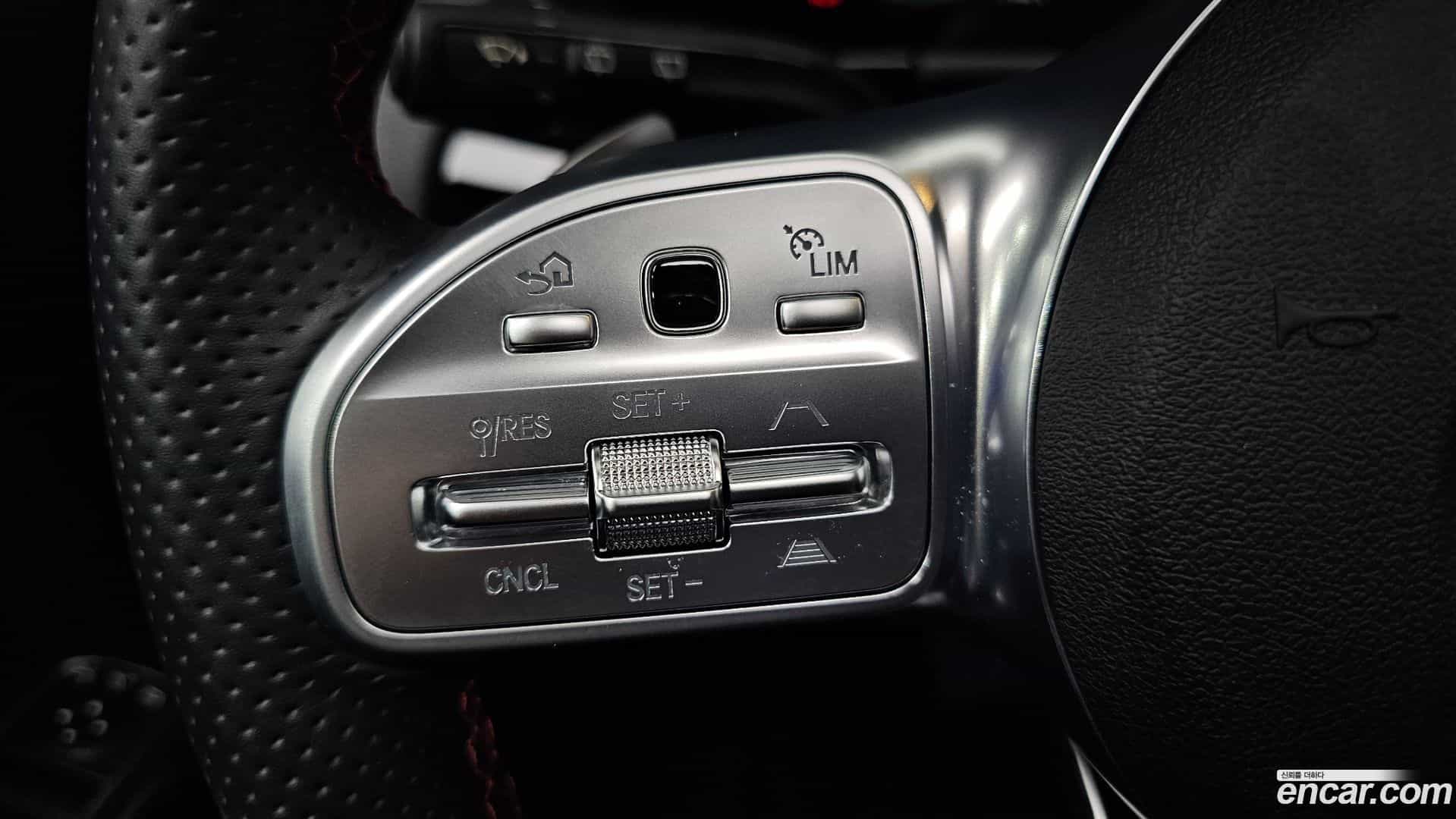 GLA-Class Mercedes-Benz 2020.10-OPTION-044