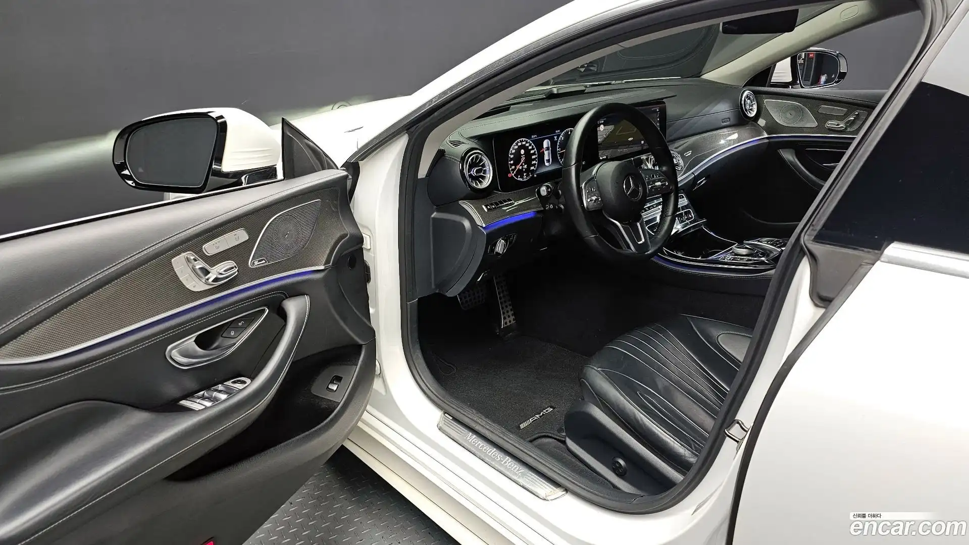 CLS-Class Mercedes-Benz 2019.11-INNER-010