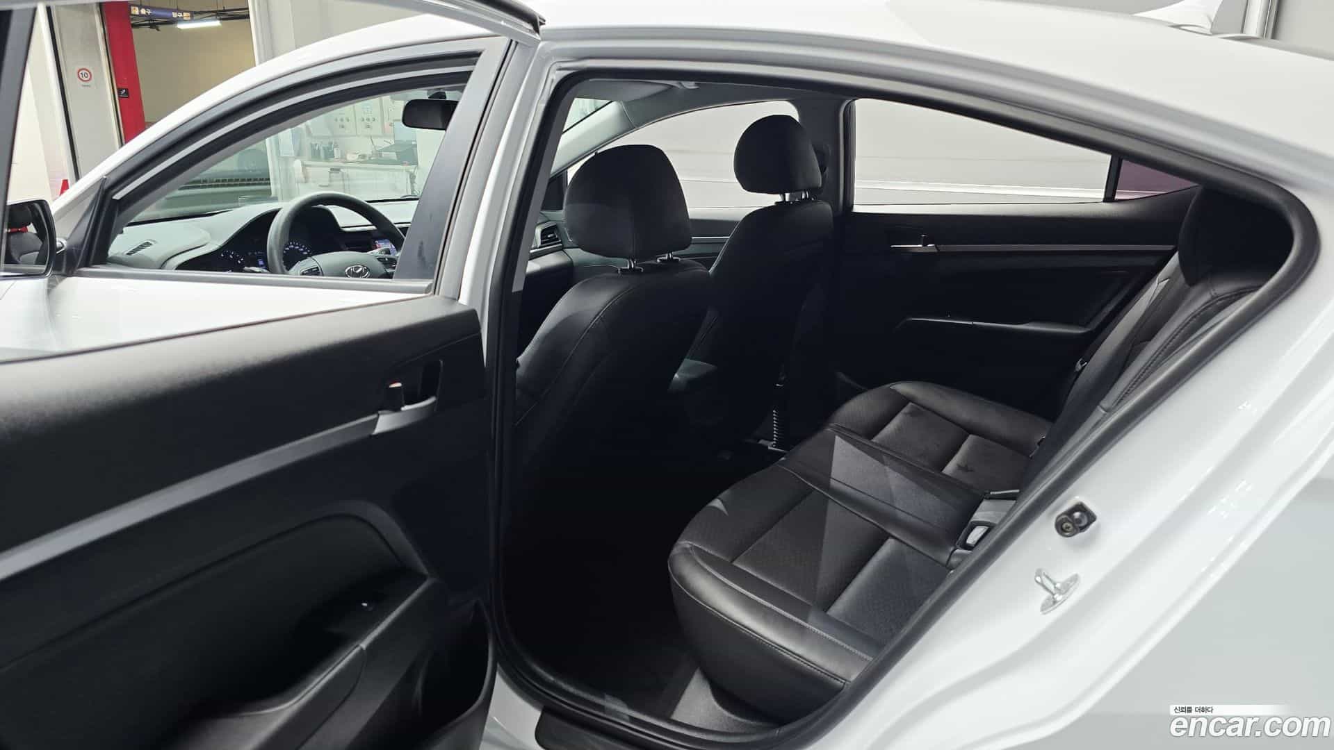 AVANTE Hyundai 2019.8-OPTION-015