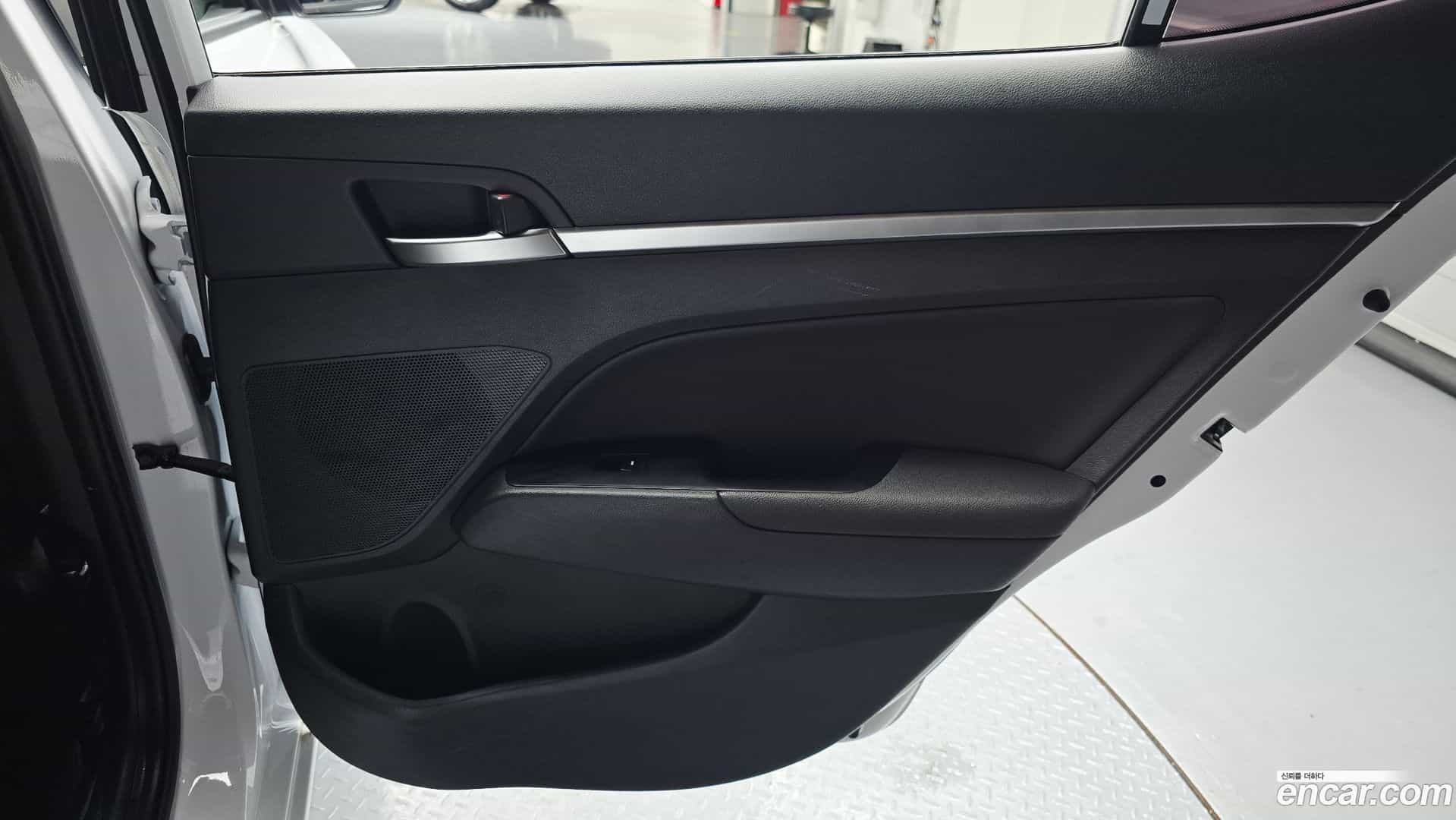 AVANTE Hyundai 2019.8-OPTION-043