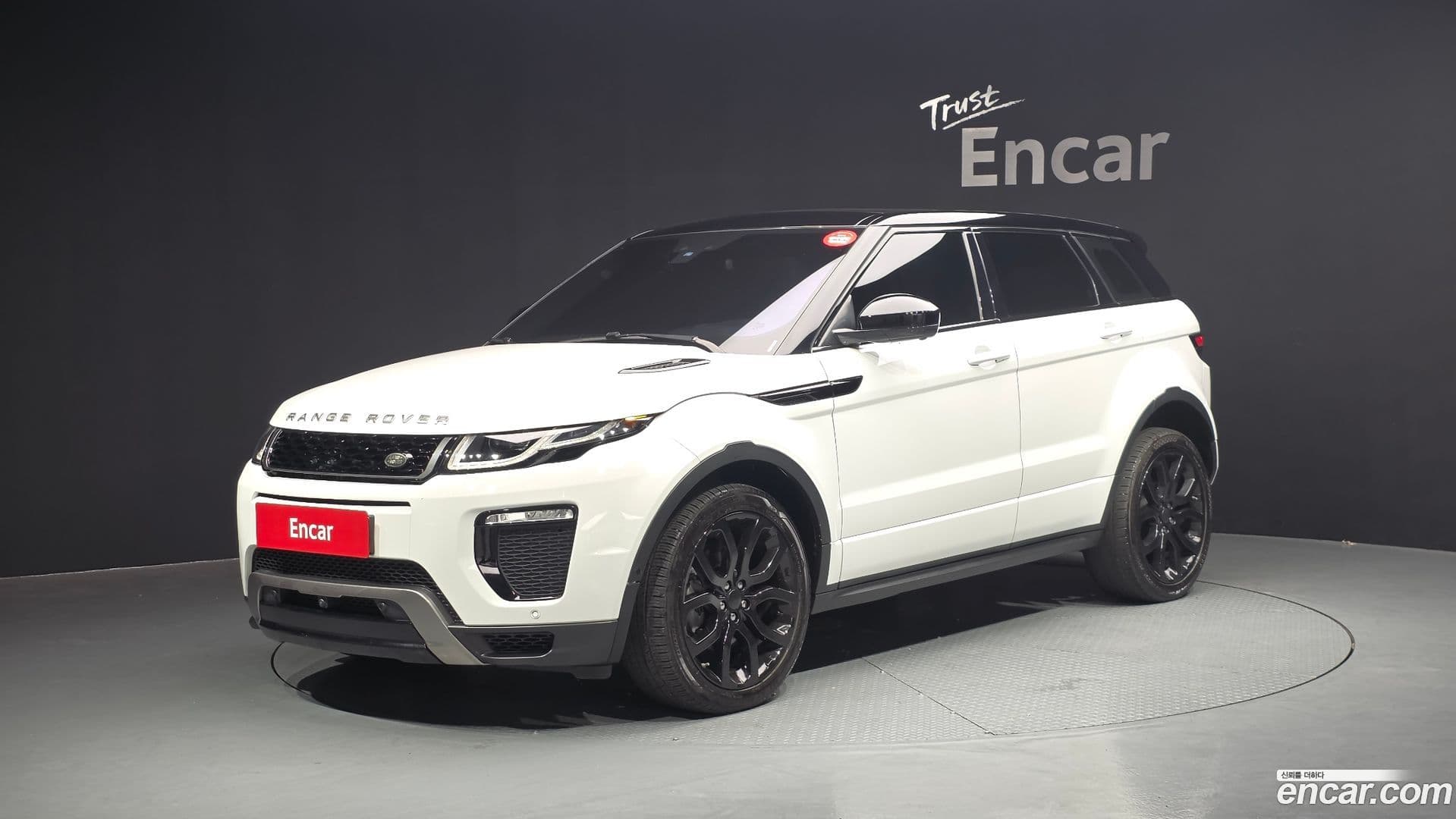 Main__Slider__Photo:Range Rover Evoque Land Rover 2018.4-0