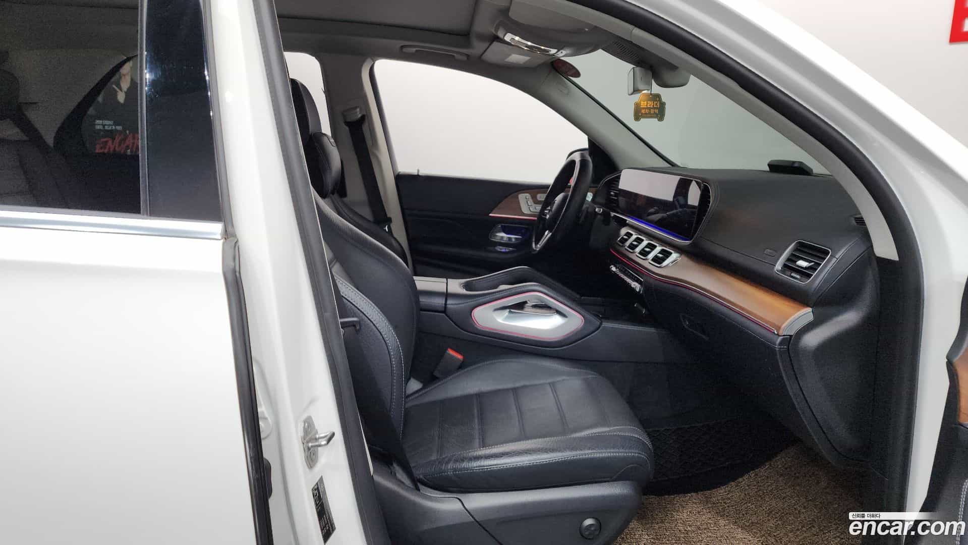 GLE-Class Mercedes-Benz 2020.5-INNER-036