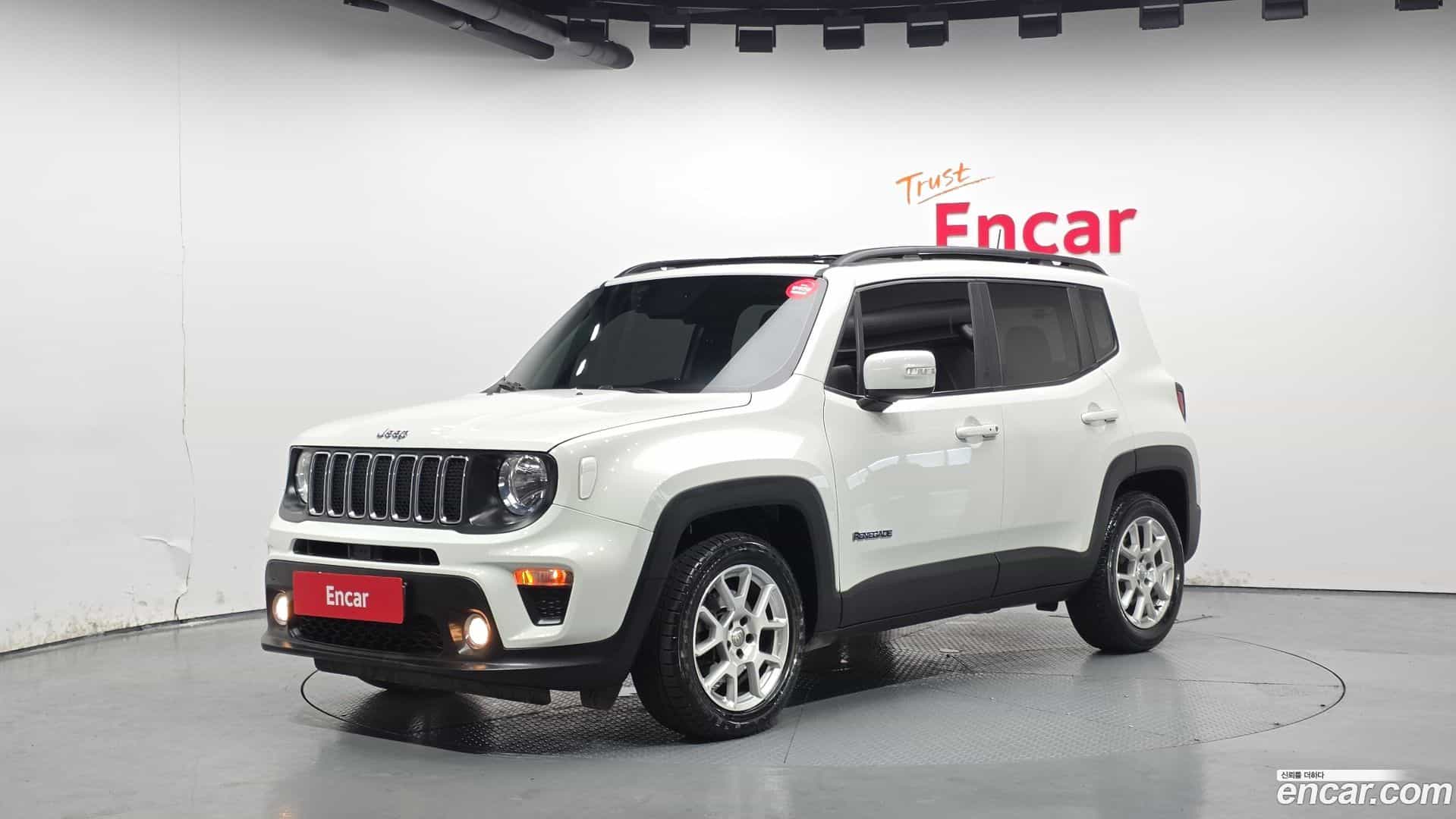 Renegade Jeep 2019.10-OUTER-001