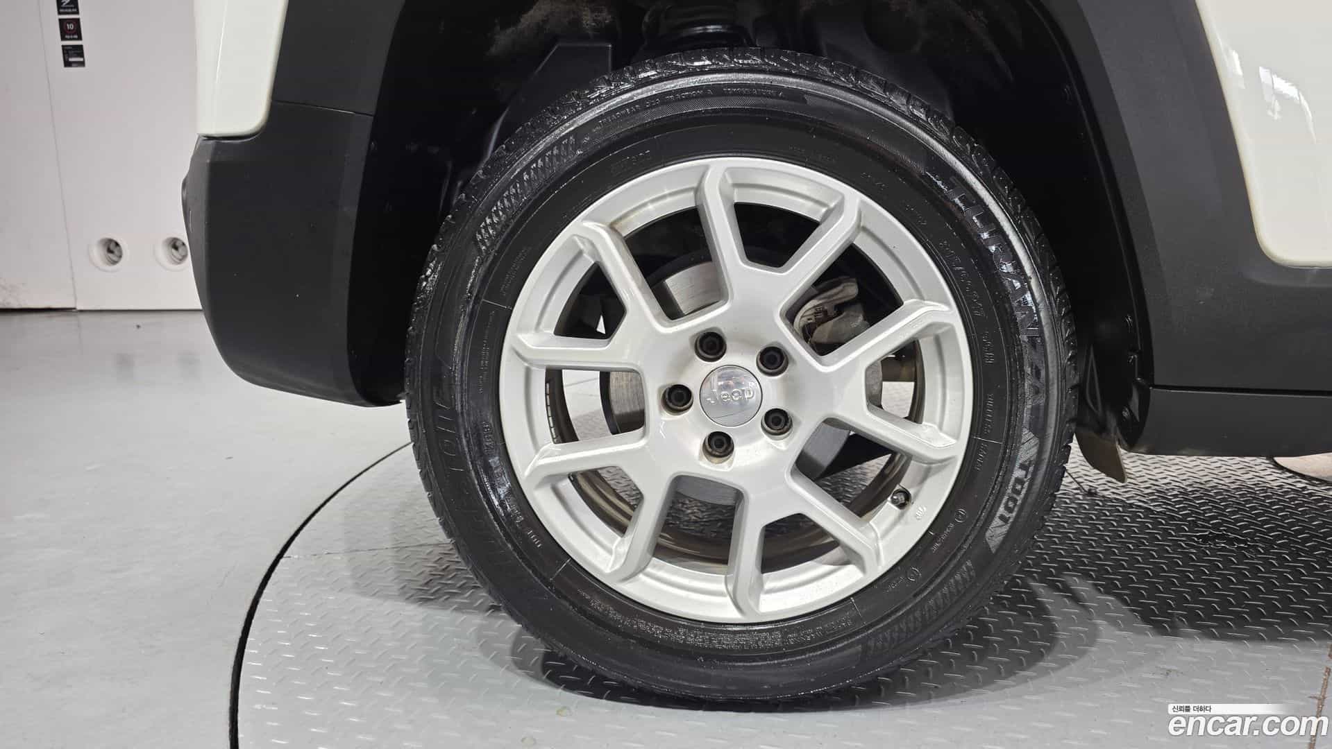 Renegade Jeep 2019.10-OUTER-031