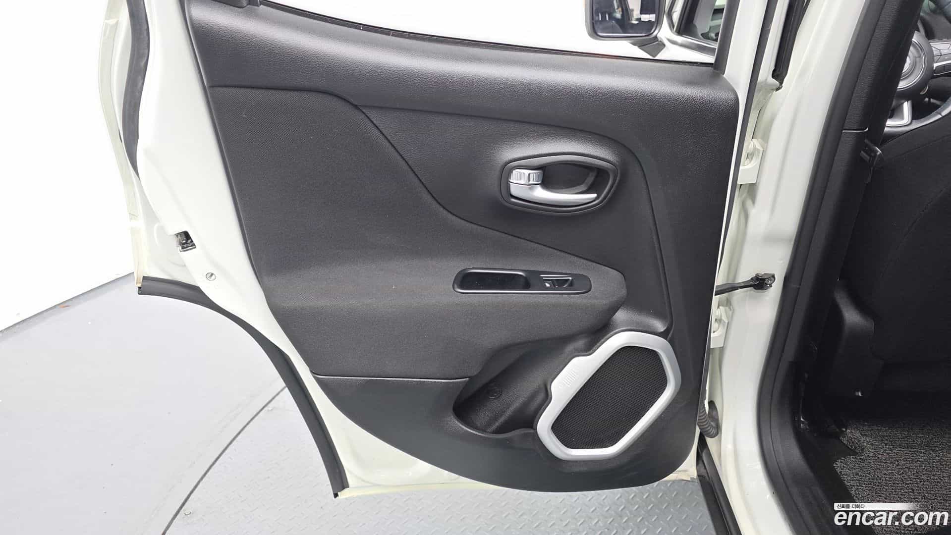 Renegade Jeep 2019.10-INNER-035