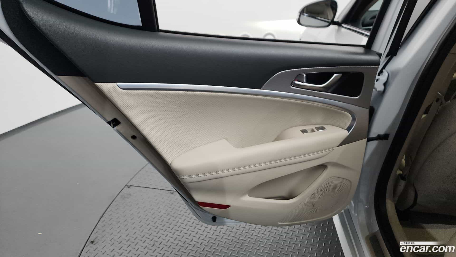 G70 Genesis 2021.4-INNER-035