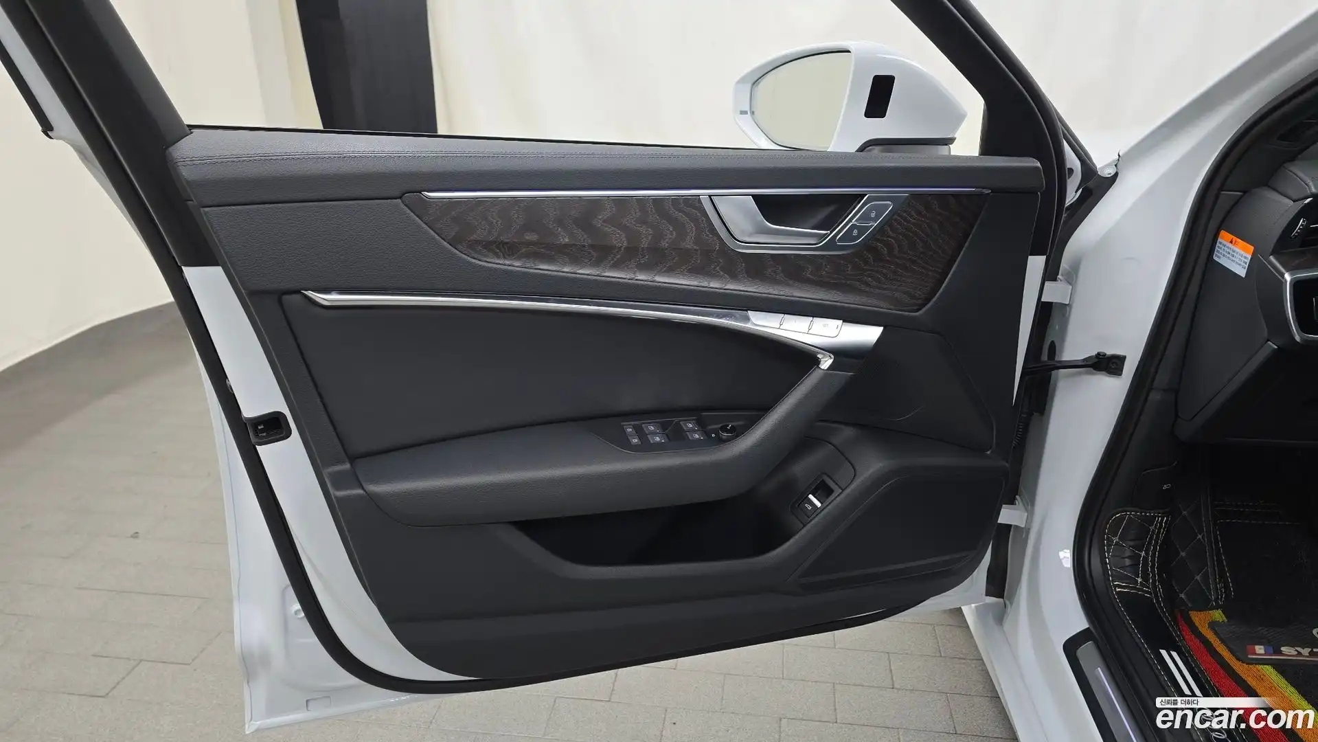 A6 Audi 2023.1-INNER-034