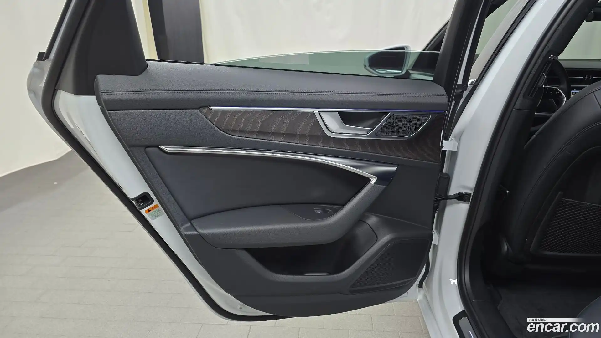 A6 Audi 2023.1-INNER-035