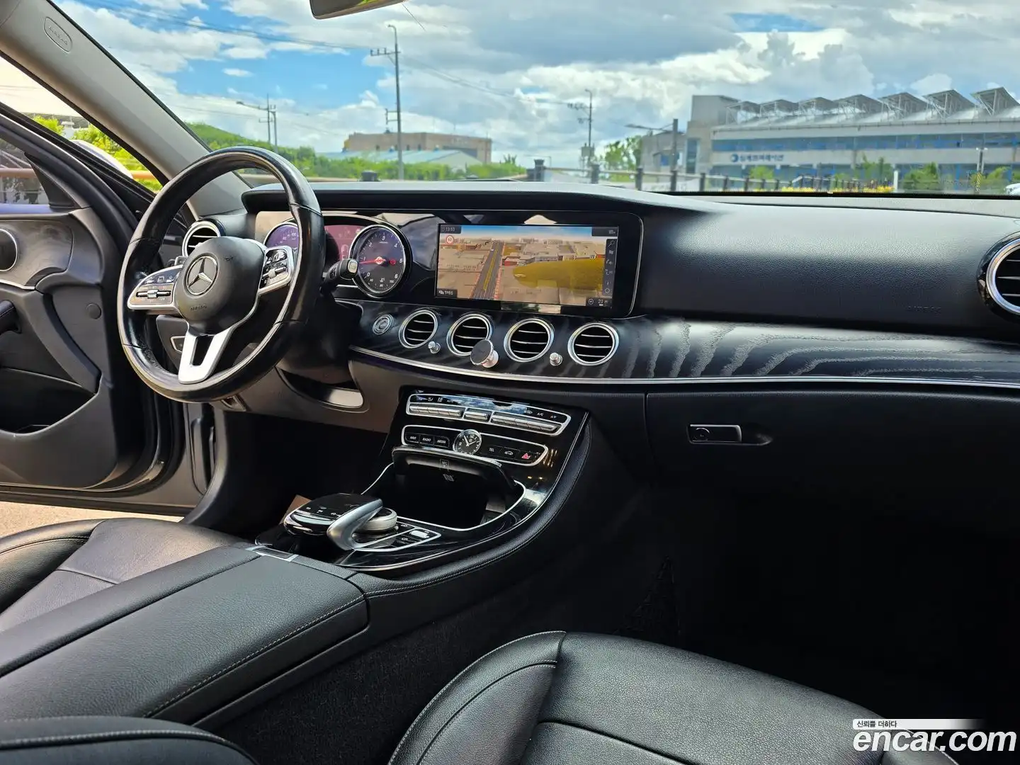 E-Class Mercedes-Benz 2019.0-INNER-010
