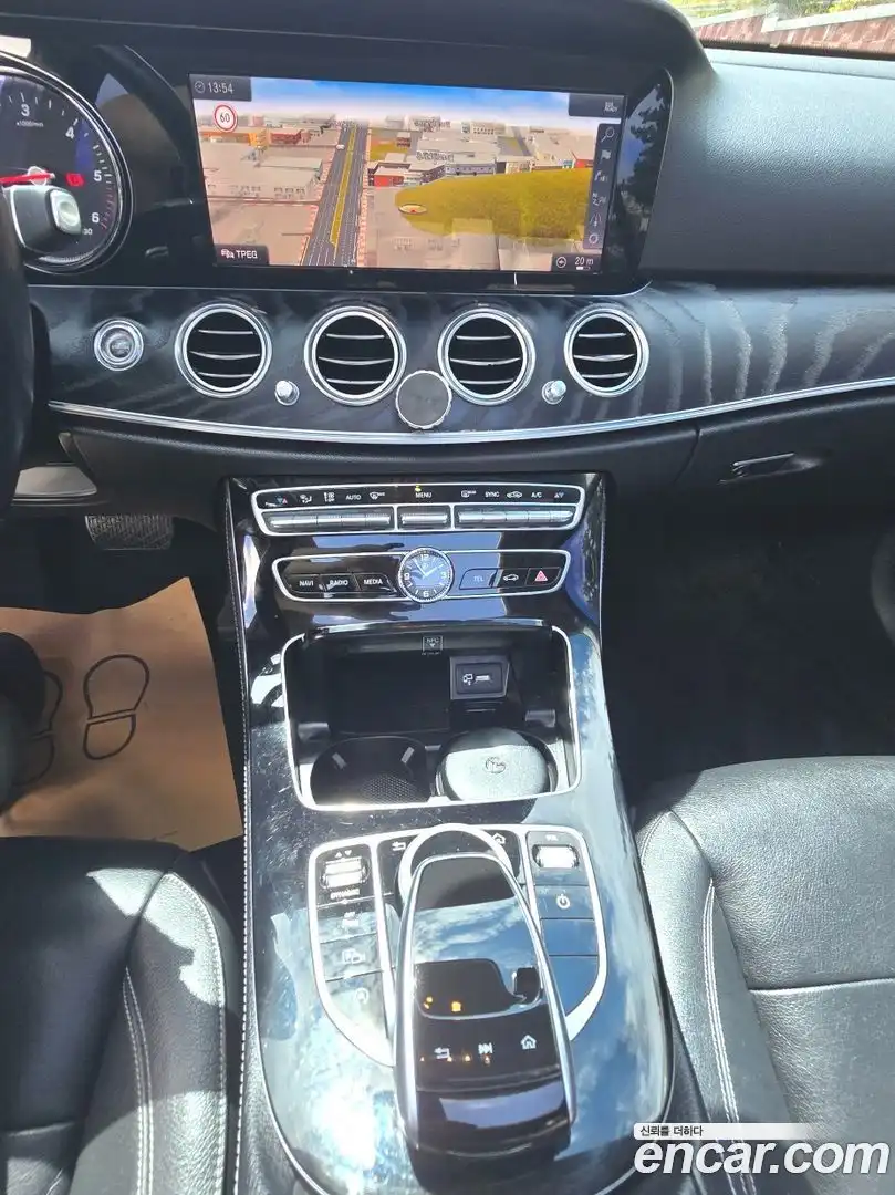 E-Class Mercedes-Benz 2019.0-OPTION-019