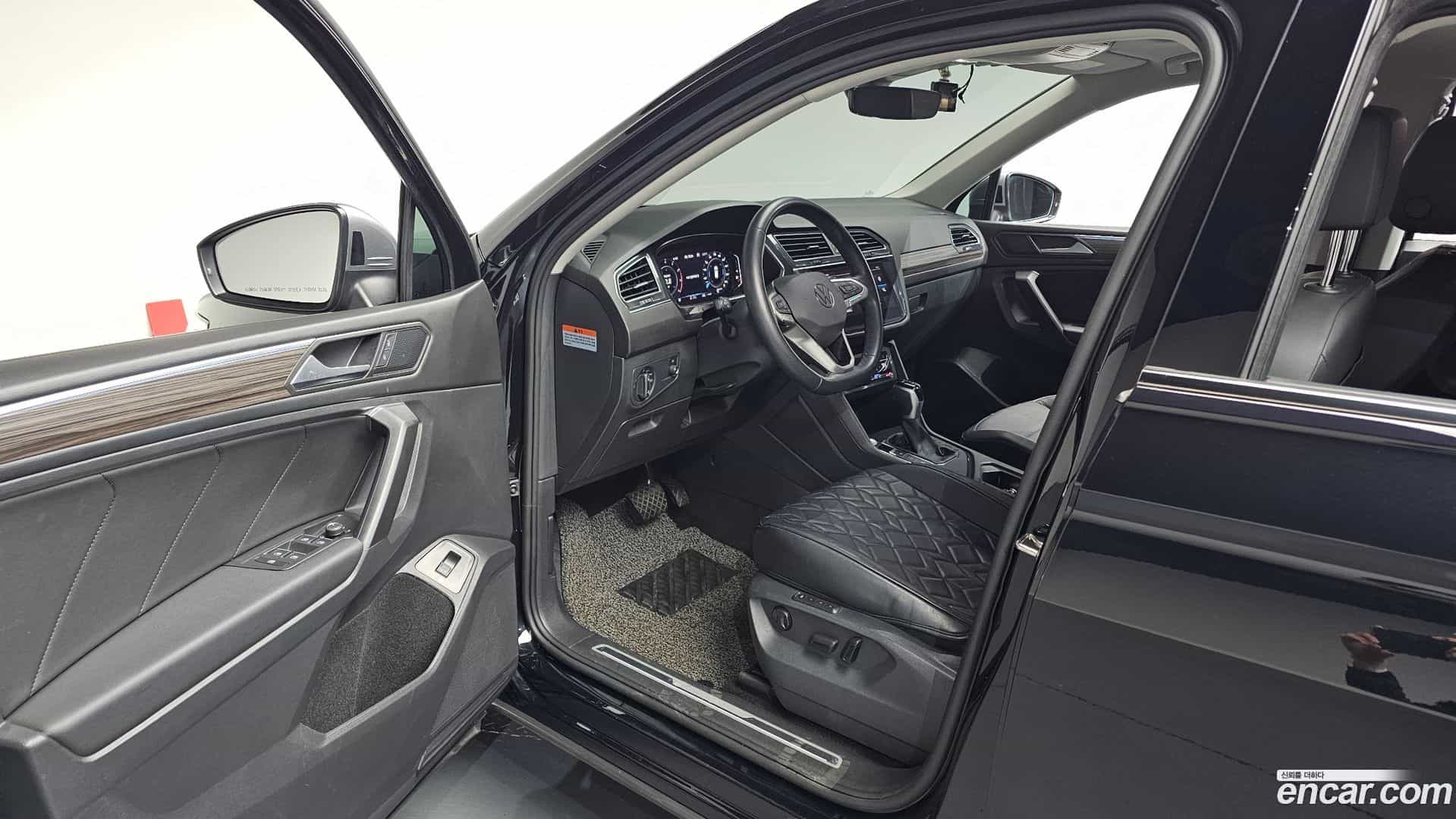 Tiguan Volkswagen 2023.10-INNER-010